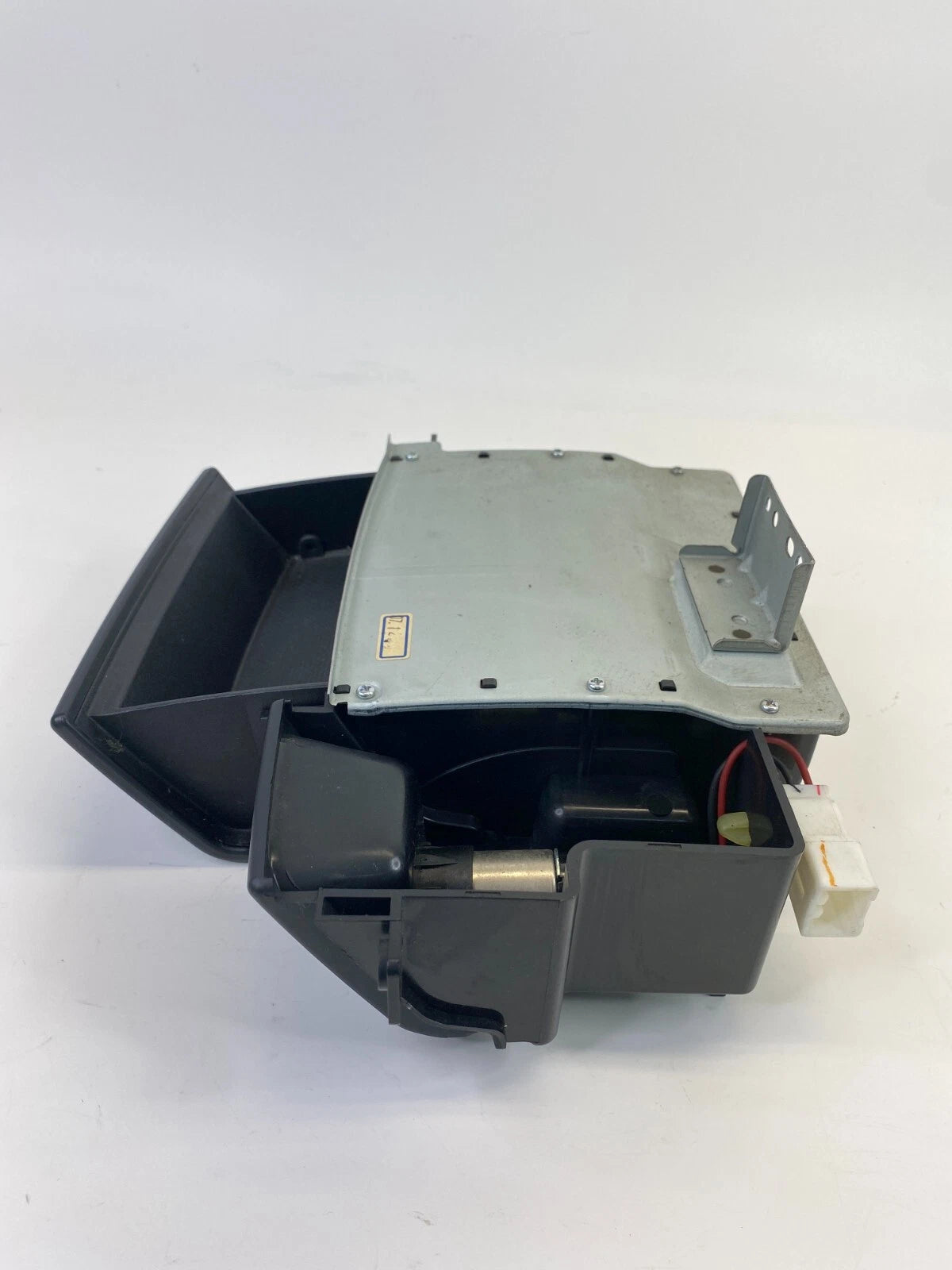 2009-2011 KIA BORREGO FRONT CENTER CONSOLE ASH TRAY POWER OUTLET OEM 8845502J000