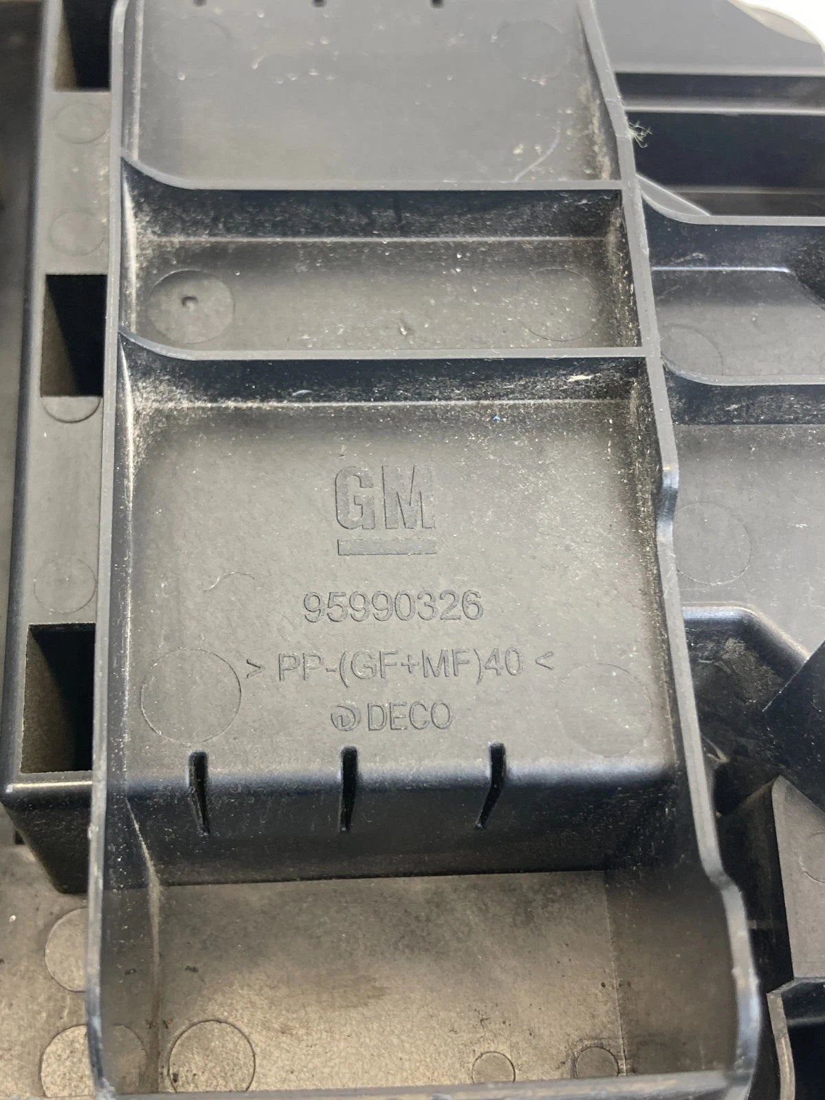 2012-2018 CHEVROLET SONIC 1.8L ENGINE FUSE RELAY BOX JUNCTION BLOCK 95462804 OEM