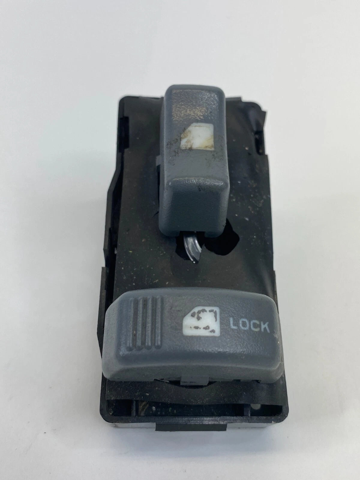 1995-2000 TAHOE YUKON FRONT RIGHT PASSENGER DOOR LOCK & WINDOW SWITCH J12M-8015