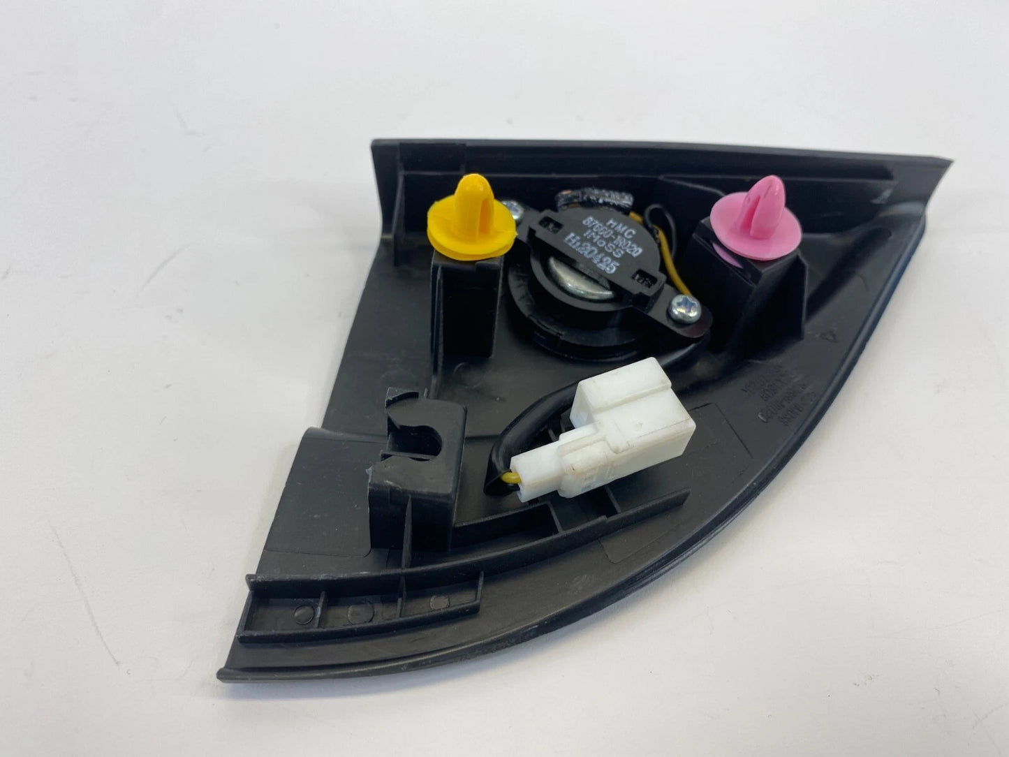 12-17 HYUNDAI ACCENT FRONT RIGHT INNER DOOR CORNER COVER W/ TWEETER 87661-1R020