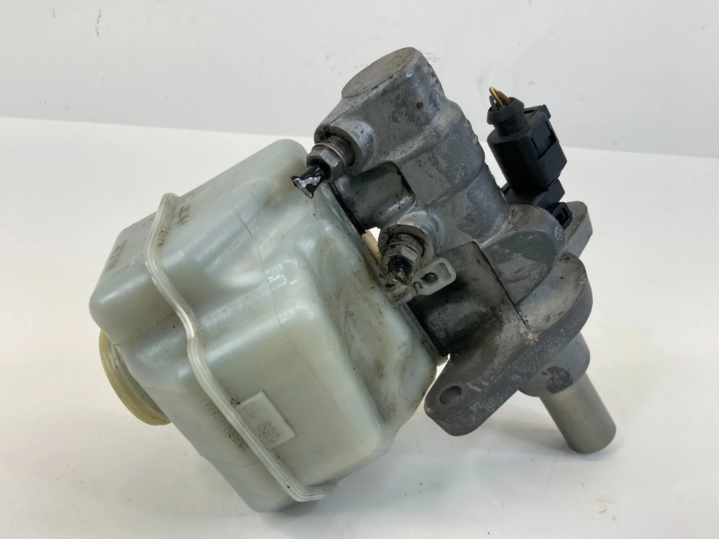 2009-2017 VOLKSWAGEN CC BRAKE MASTER CYLINDER W/ RESERVOIR BOTTLE TANK 3C1611301