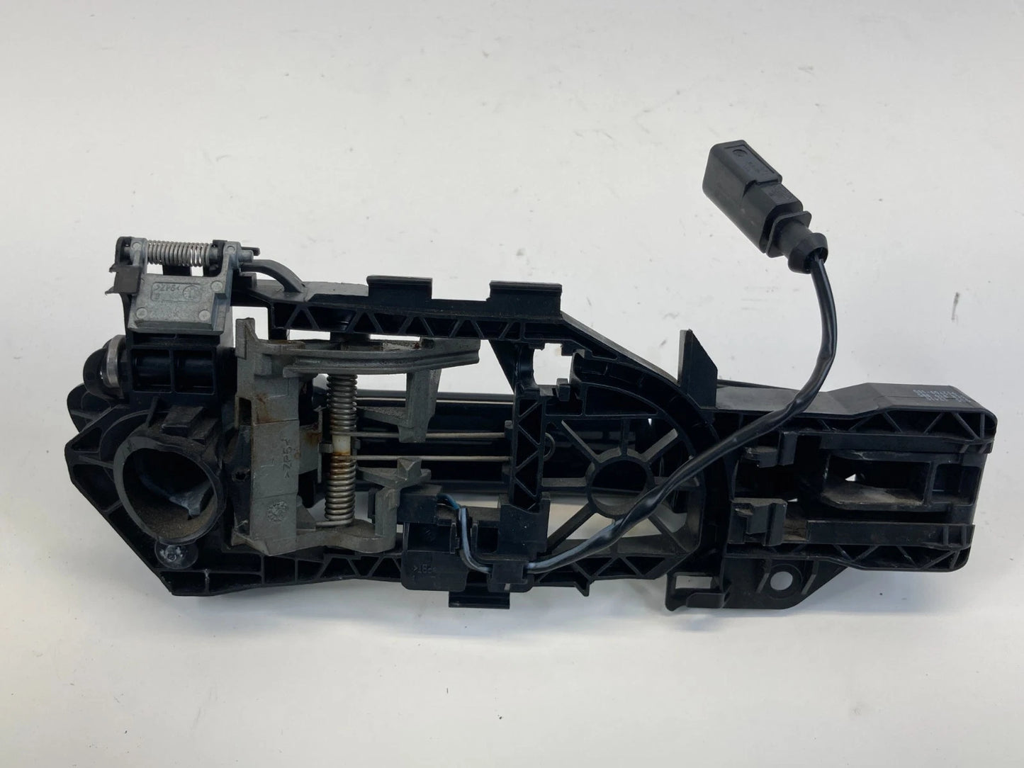 2009-2017 VOLKSWAGEN CC REAR LEFT SIDE EXTERIOR DOOR HANDLE 3C8-839-885 OEM