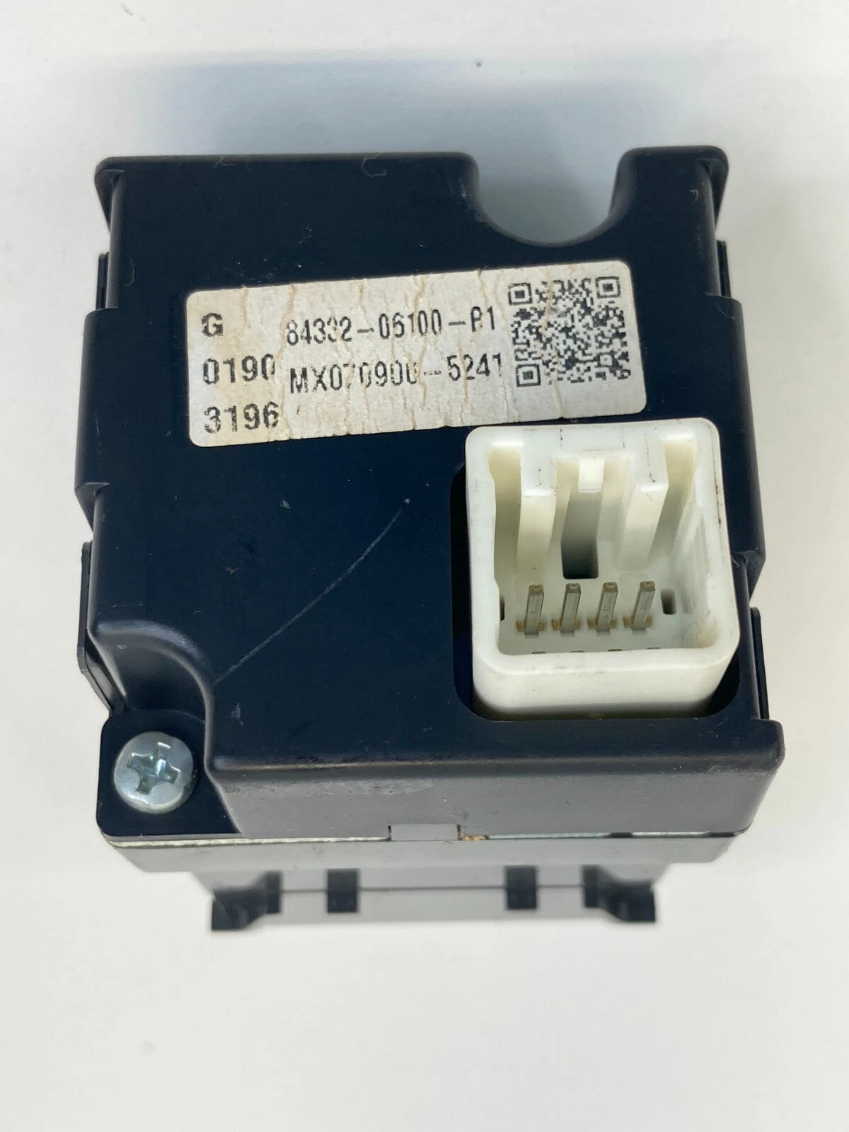 2007-2011 TOYOTA CAMRY FRONT DASH EMERGENCY HAZARD WARNING SWITCH 8433206100B1
