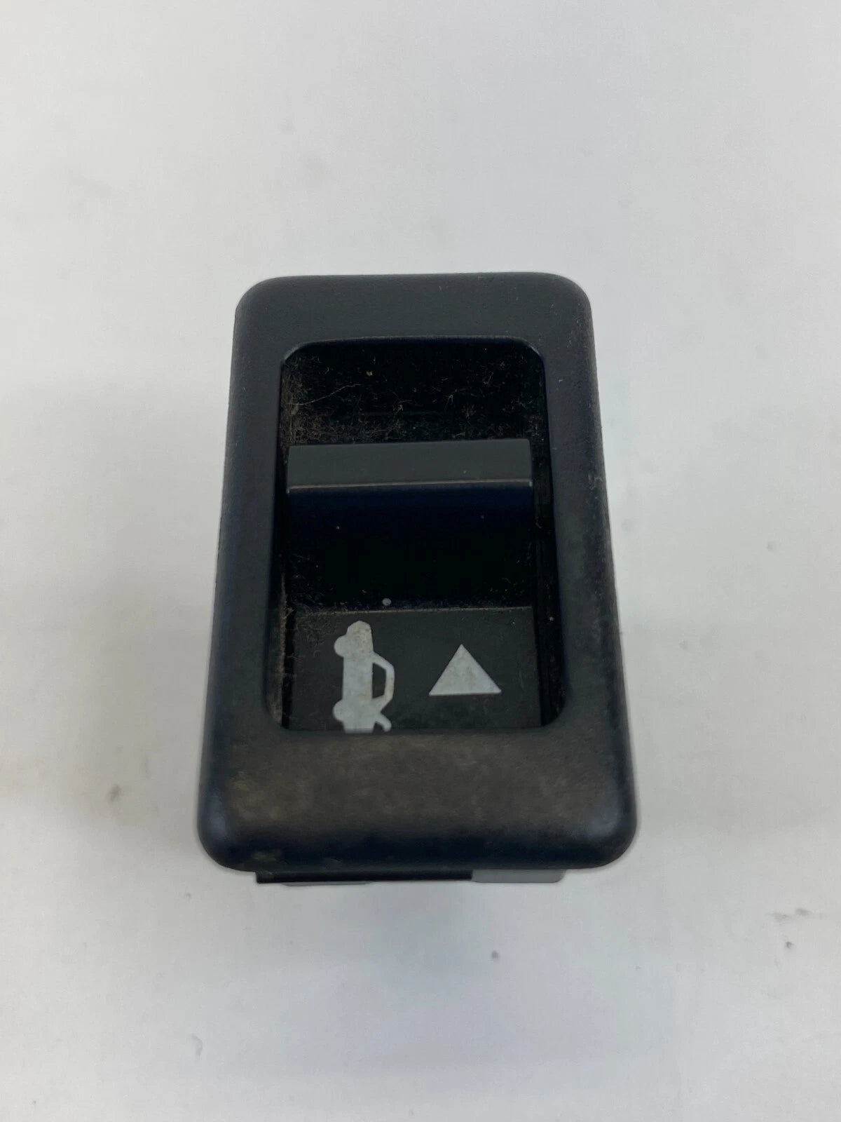 2000-2006 NISSAN SENTRA TRUNK LID RELEASE OPEN OPENER BUTTON CONTROL SWITCH OEM