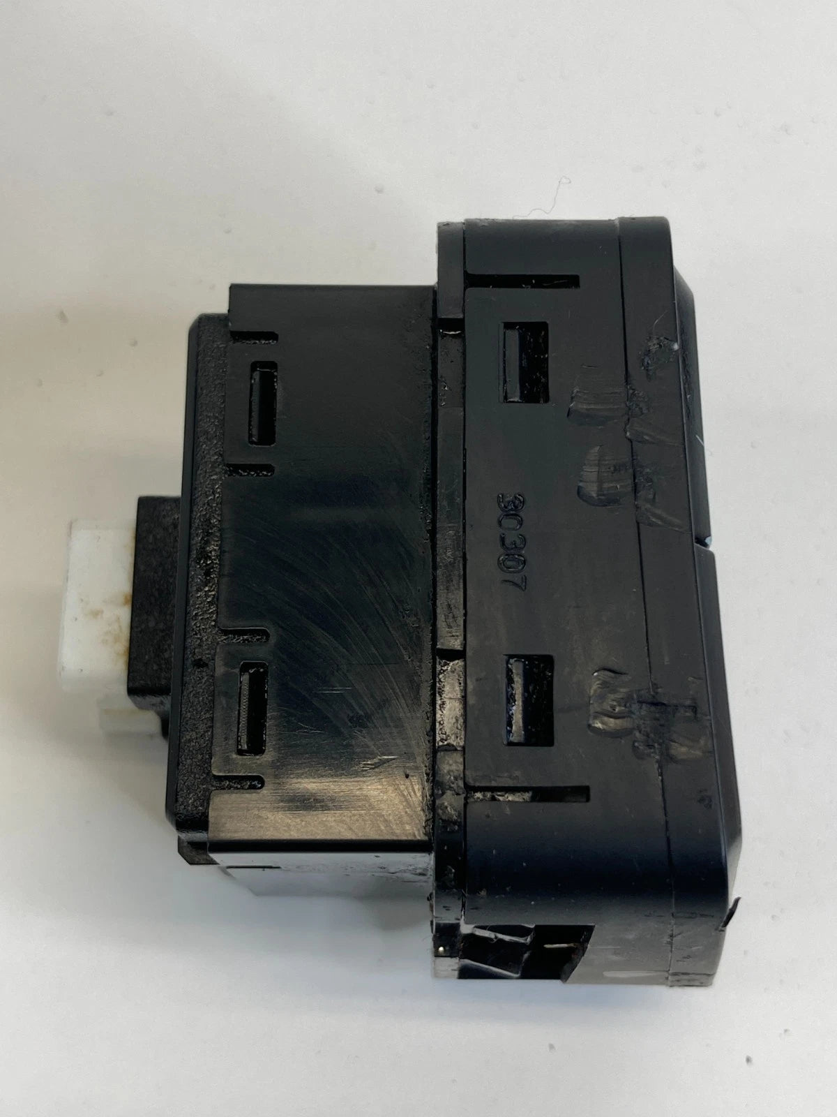 2011-2015 HYUNDAI SONATA FRONT CENTER CONSOLE SIDE SEAT HEATER SWITCH BUTTON