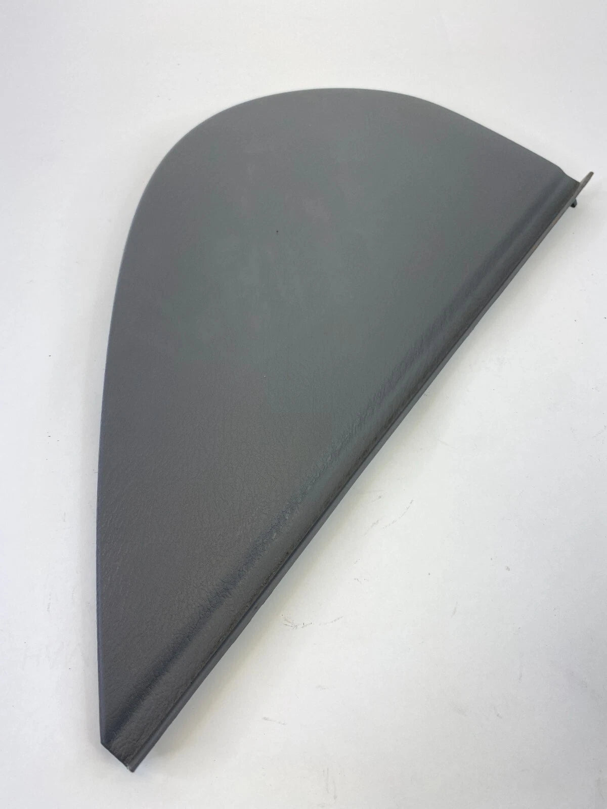 2004-2006 MAZDA MPV RIGHT PASSENGER SIDE DASH END CAP COVER TRIM LC62-64-951 OEM
