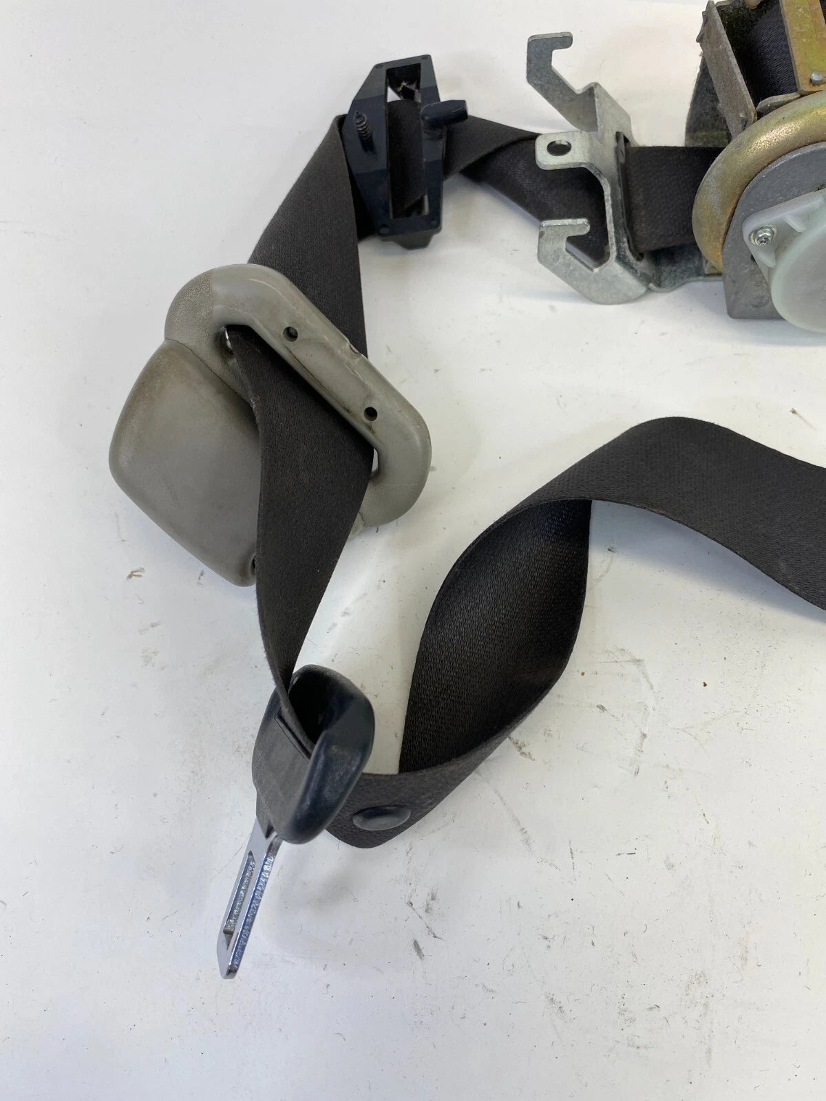 2005 2006 Dodge Magnum Front Left Driver Seat Belt Retractor P0UX531DVAD OEM