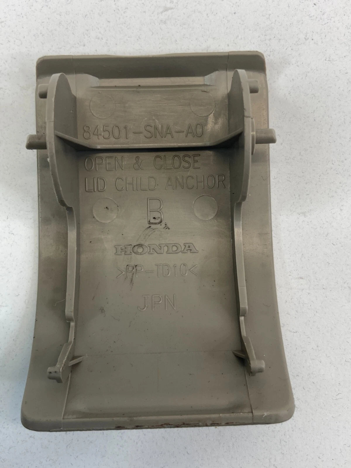 06-11 HONDA CIVIC SEDAN CHILD REAR SEAT RESTRAINT ANCHOR COVER 84501SNAA0 OEM