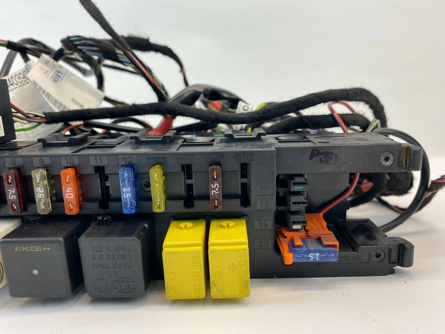 06 07 MERCEDES C280 REAR TRUNK SAM FUSE BOX W/ ANTI THEFT MODULE A2034403905