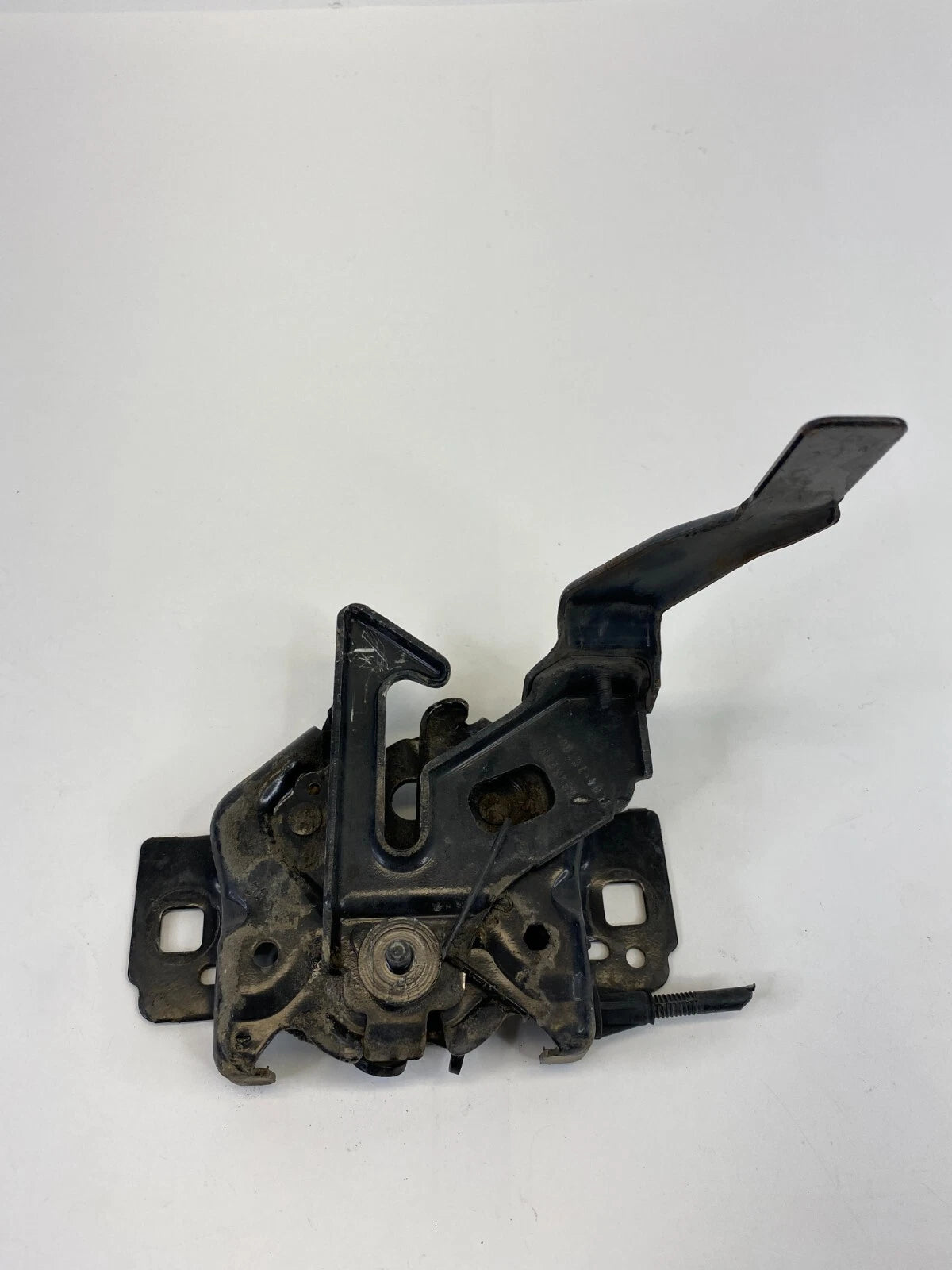 2001-2007 01-07 FORD ESCAPE FRONT HOOD LATCH LOCK RELEASE YL84-16A771-AA OEM