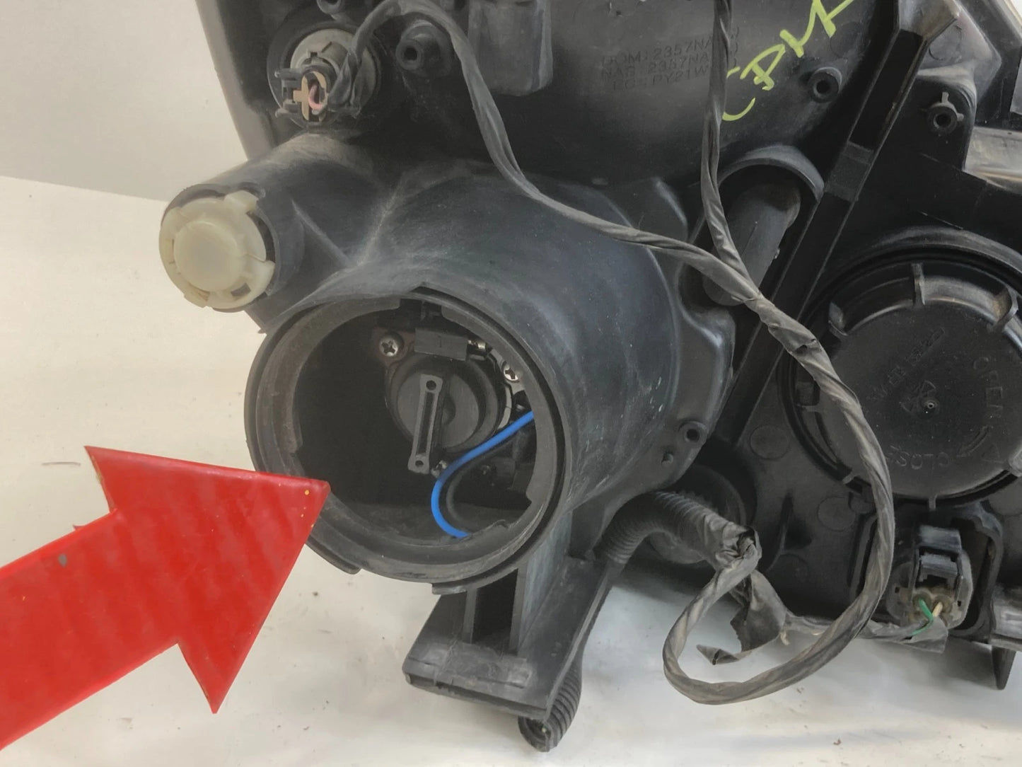 2007-2012 KIA SEDONA LEFT LH FRONT HEADLIGHT LAMP ASSEMBLY PART OEM 92101-4DOXX