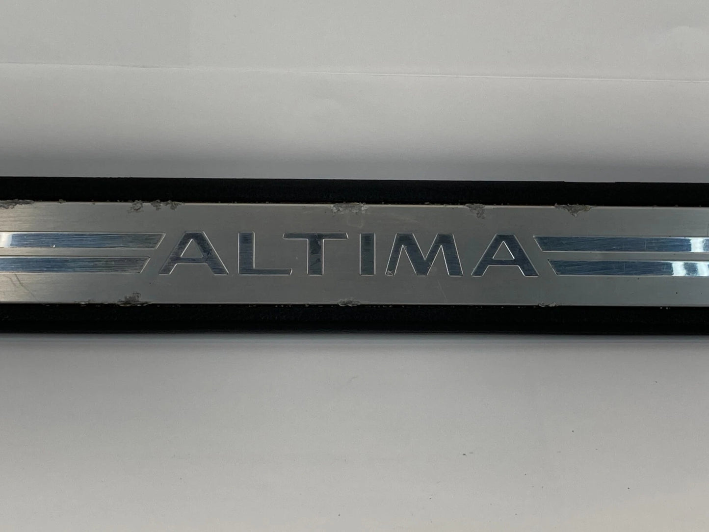 2007-2013 NISSAN ALTIMA FRONT LEFT DOOR SCUFF SILL TRIM PLATE 999M1-UT000 OEM