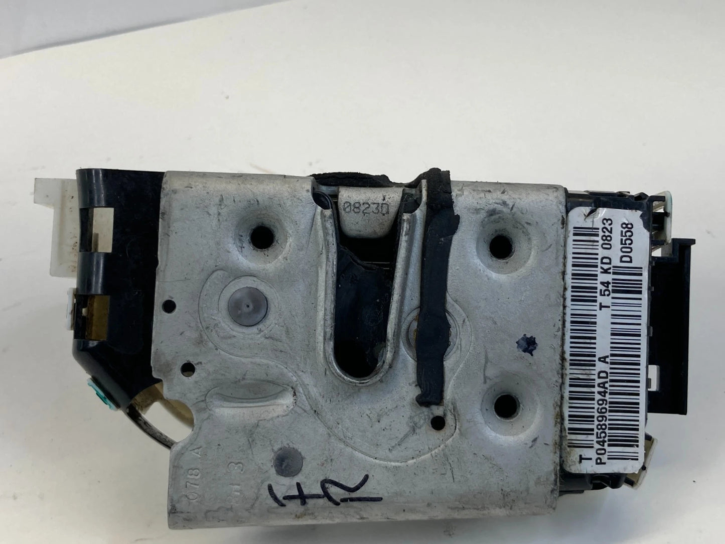 2011-2016 CHRYSLER TOWN & COUNTRY FRONT RIGHT DOOR LOCK LATCH ACTUATOR 04589694A