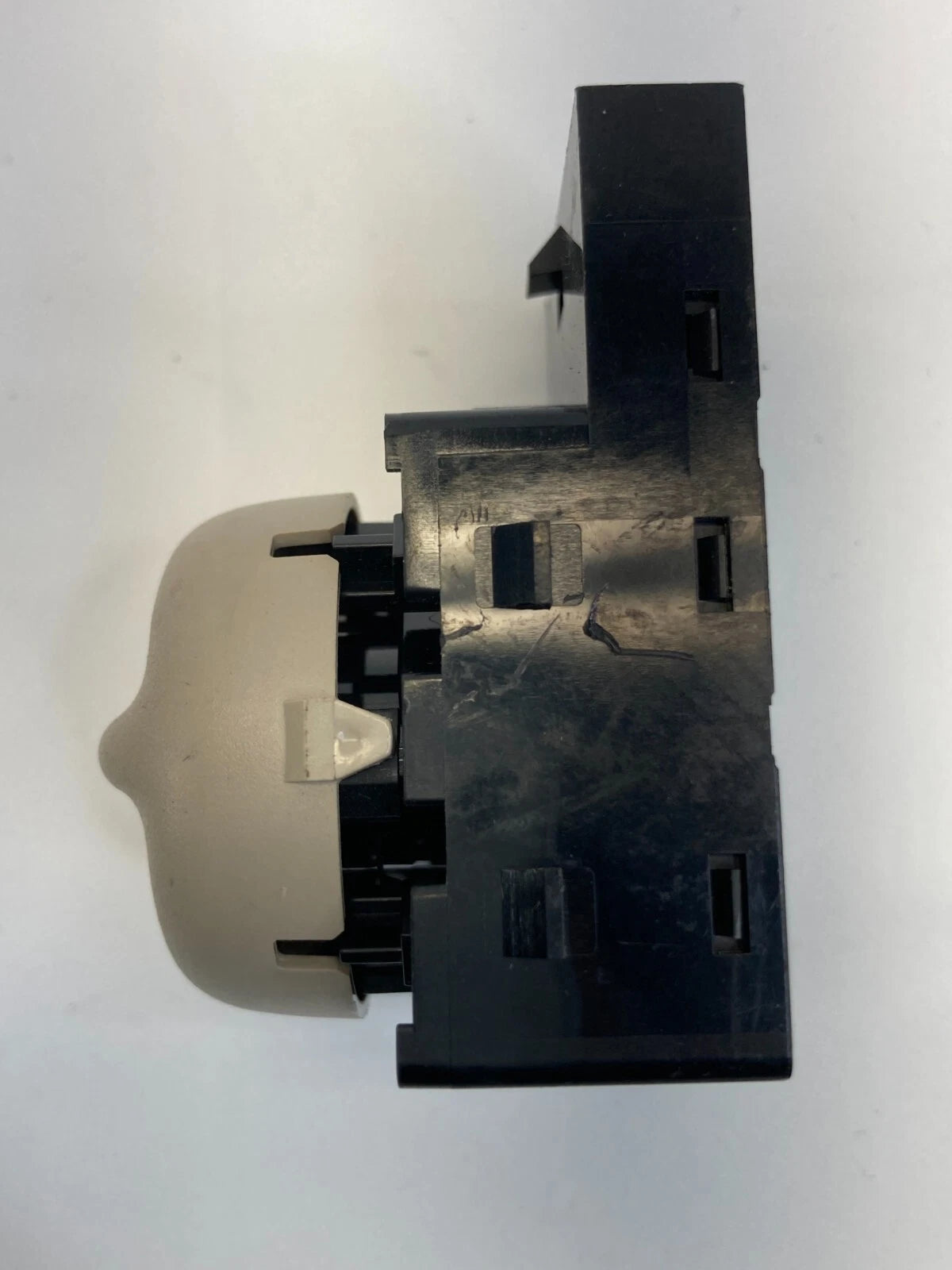 2011-2017 BUICK REGAL FRONT RIGHT PASSENGER SIDE SEAT LUMBAR CONTROL SWITCH OEM