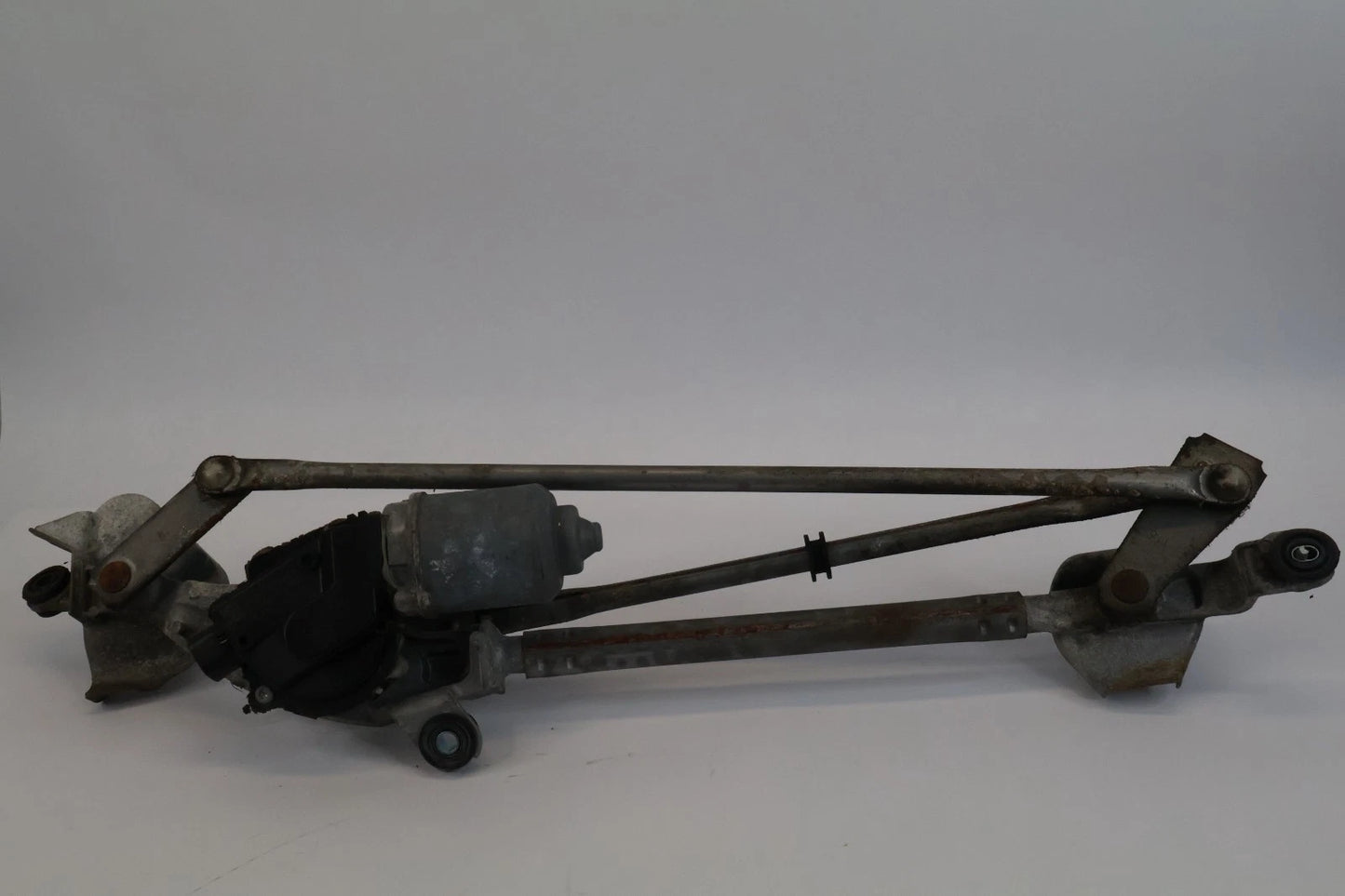 2010-2013 SUZUKI KIZASHI FRONT WINDSHIELD WIPER MOTOR W/ LINKAGE 38110-79J10