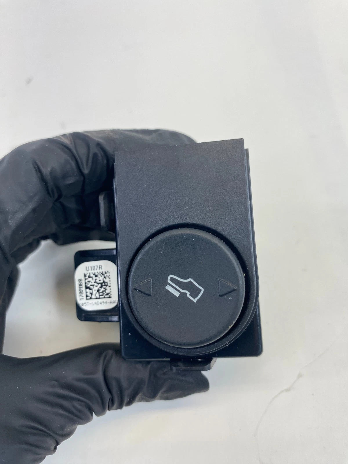 13-19 Ford Police Interceptor Sedan Pedal Position Adjust Switch DB5T-14B494-AAW