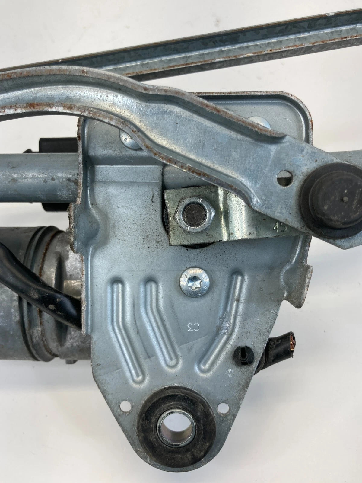 05-11 AUDI A6 FRONT WINDSHIELD WIPER TRANSMISSION MOTOR W/LINKAGE 4F1955119 OEM