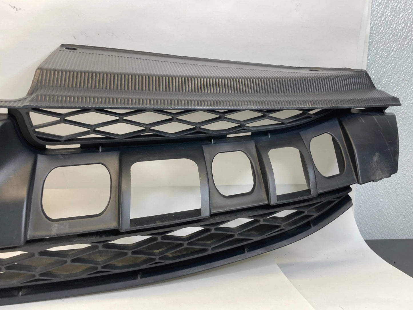 2006-2010 TOYOTA SIENNA FRONT RADIATOR GRILLE 53101-AE050 OEM
