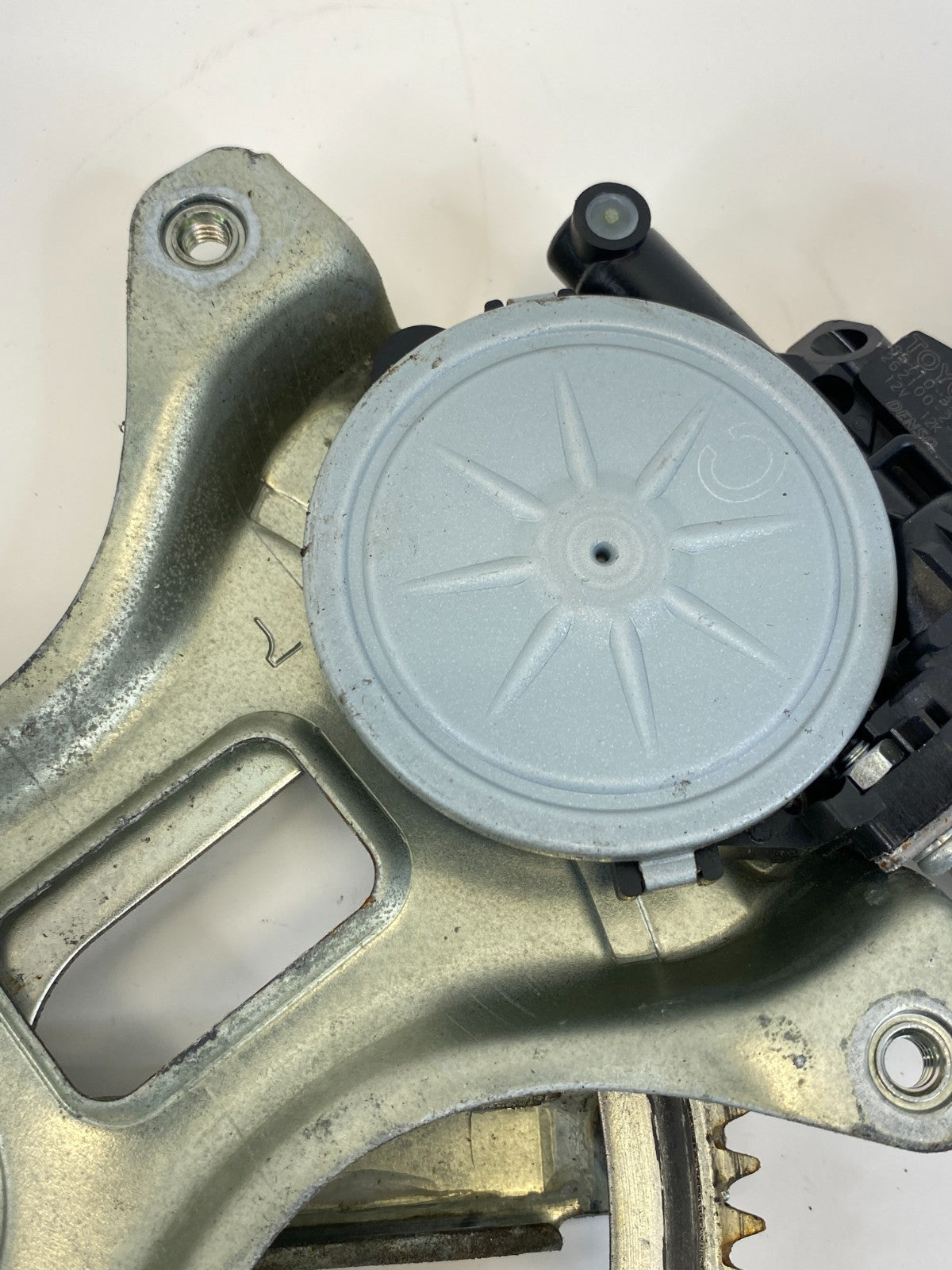 2004-2009 Toyota Prius Front Right Door Window Regulator W/ Motor 85710-35180