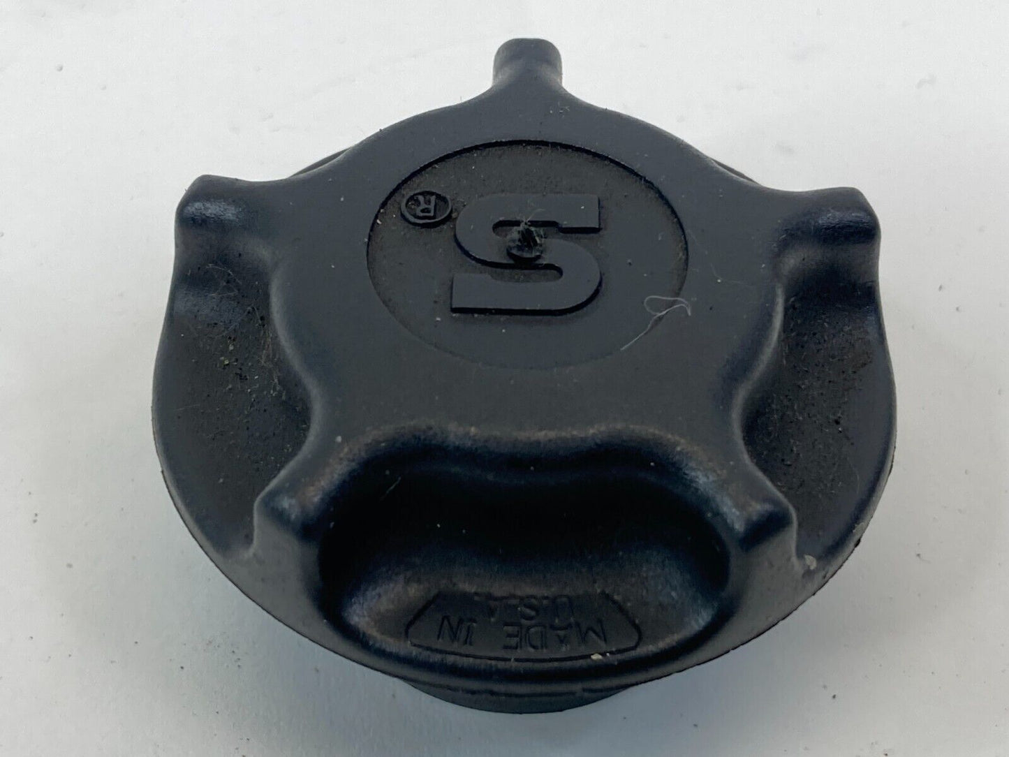 2001-2005 Pontiac Aztek 3.4L V6 Engine Oil Filler Cap Lid OEM