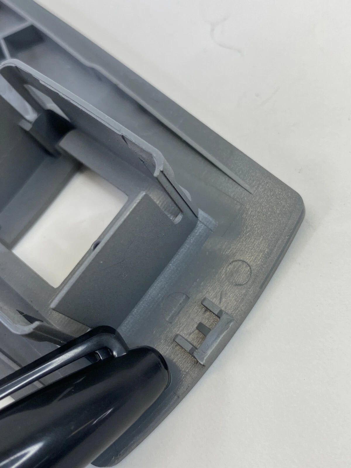 02-05 BMW 745I 745LI FRONT RIGHT SIDE WINDOW SWITCH COVER TRIM BEZEL 13318855