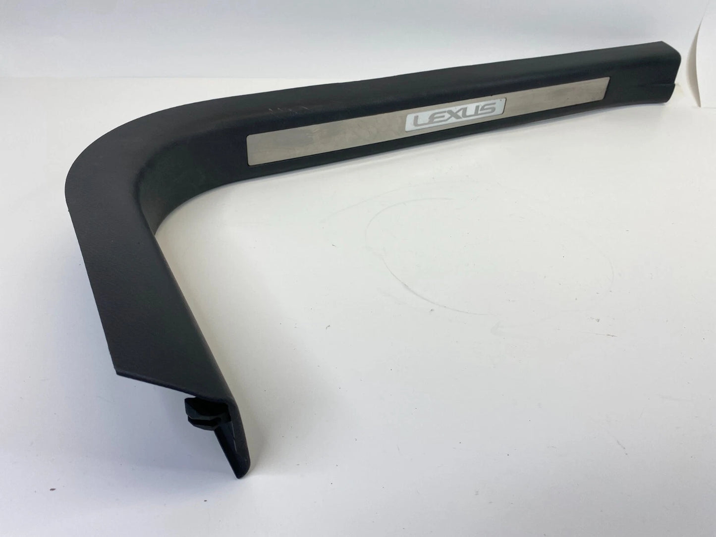 2004-2006 LEXUS RX330 FRONT LEFT DOOR SILL SCUFF PLATE TRIM COVER 679200E010 OEM