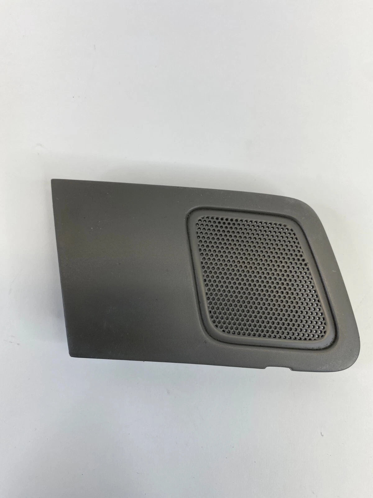 2003-2006 SUZUKI XL-7 TWEETER SPEAKER COVER RIGHT PASSENGER SIDE OEM 7383150J00