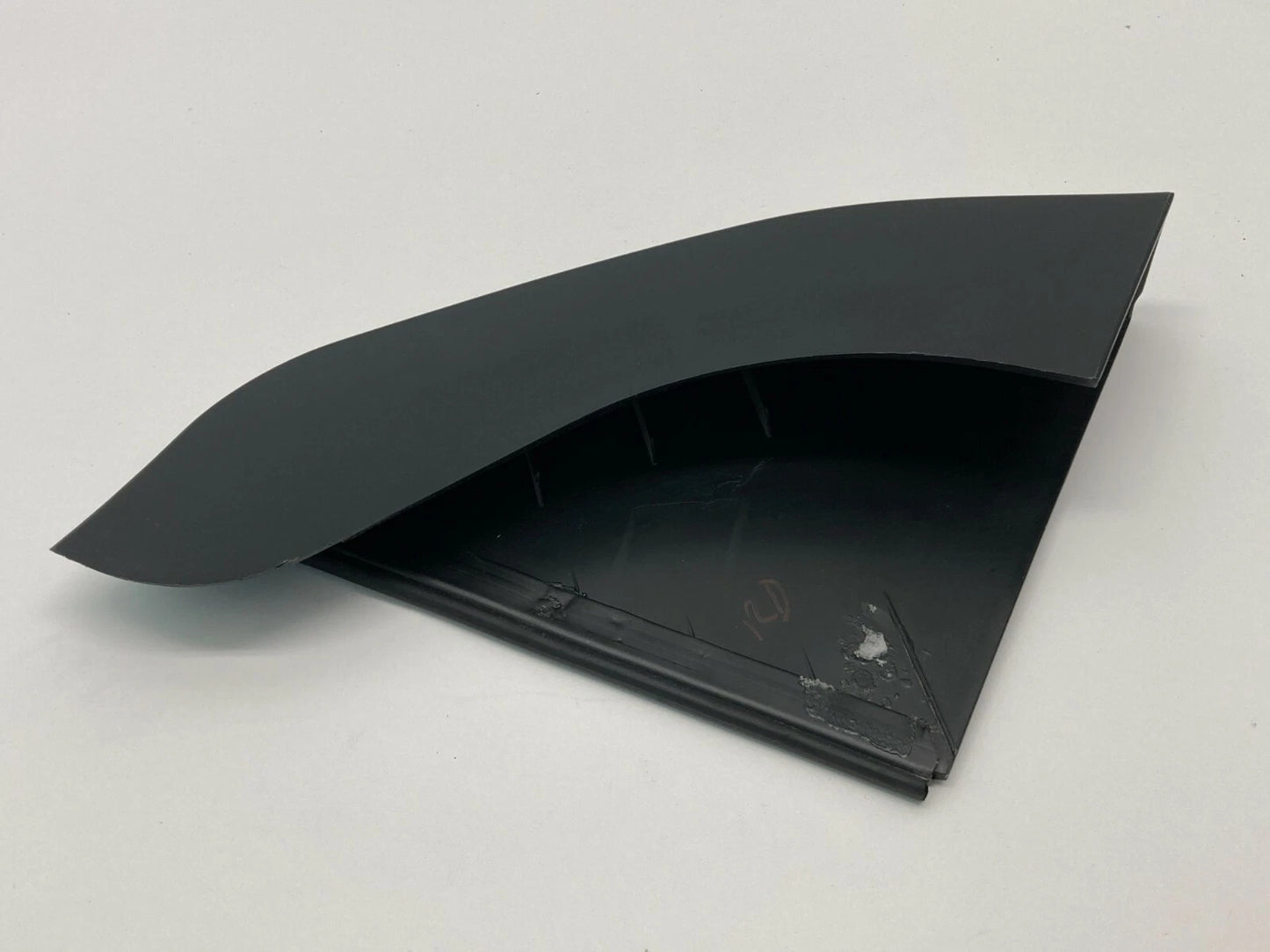2008-2017 DODGE GRAND CARAVAN REAR LEFT SIDE MOVABLE GLASS TRIM COVER L0082697AA