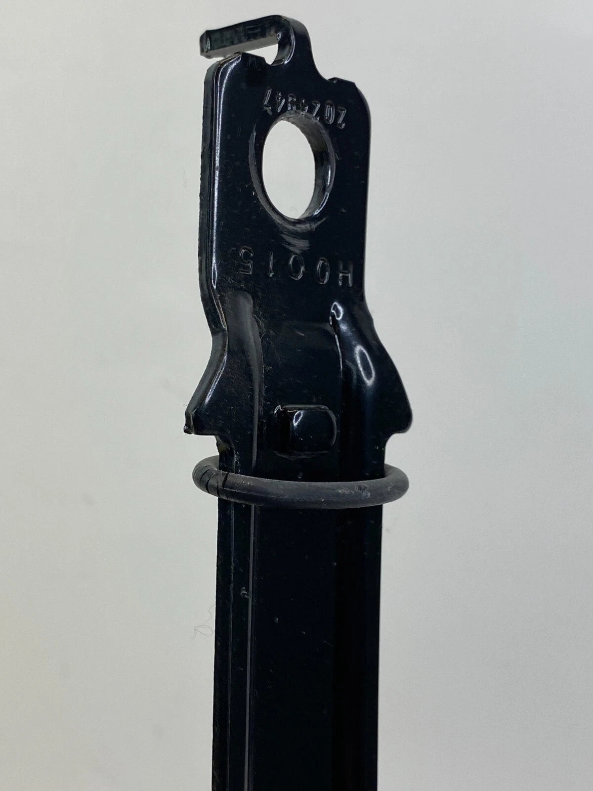 2006-2010 HYUNDAI SONATA SEDAN FRONT RIGHT SIDE SEAT BELT HEIGHT ADJUSTER OEM