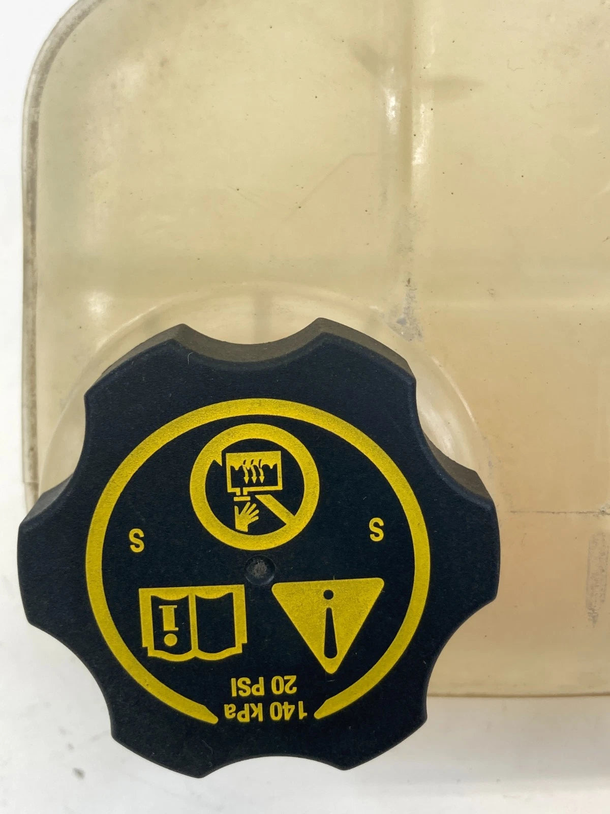 2015-2021 Chevrolet Trax 1.4L Engine Coolant Expansion Reservoir Tank 95269001