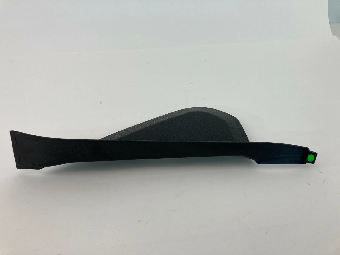 2014-2017 FORD FIESTA FRONT RIGHT PASSENGER SIDE CAP END PANEL COVER BEZEL TRIM