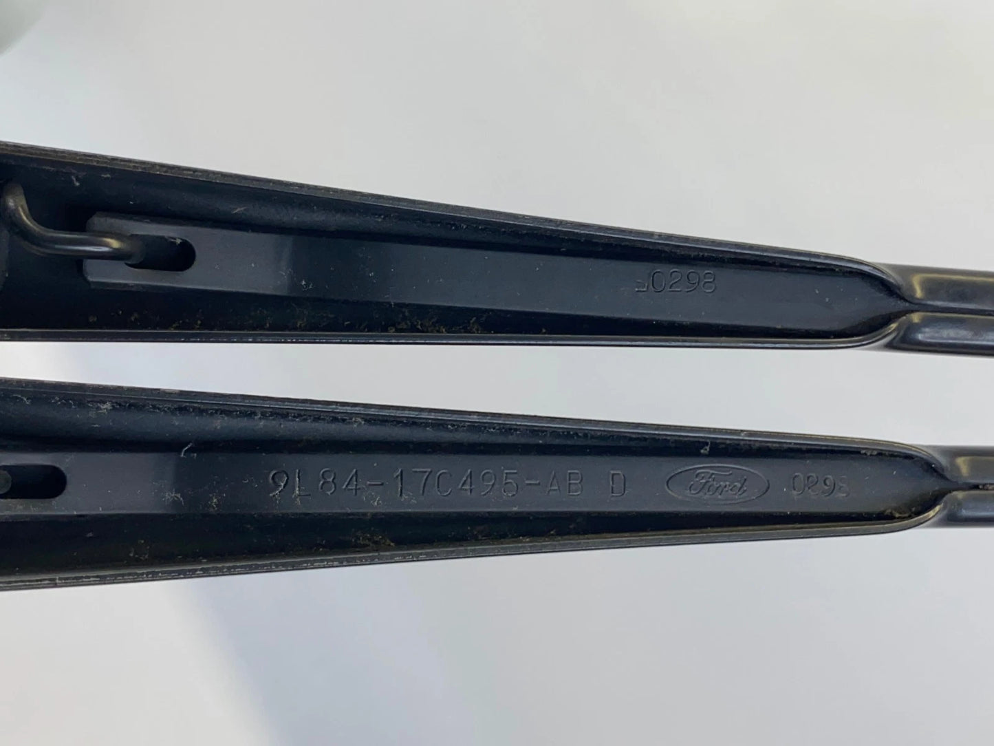 2008-2012 FORD ESCAPE FRONT WINDSHIELD LEFT RIGHT WIPER ARM SET 24030789 OEM