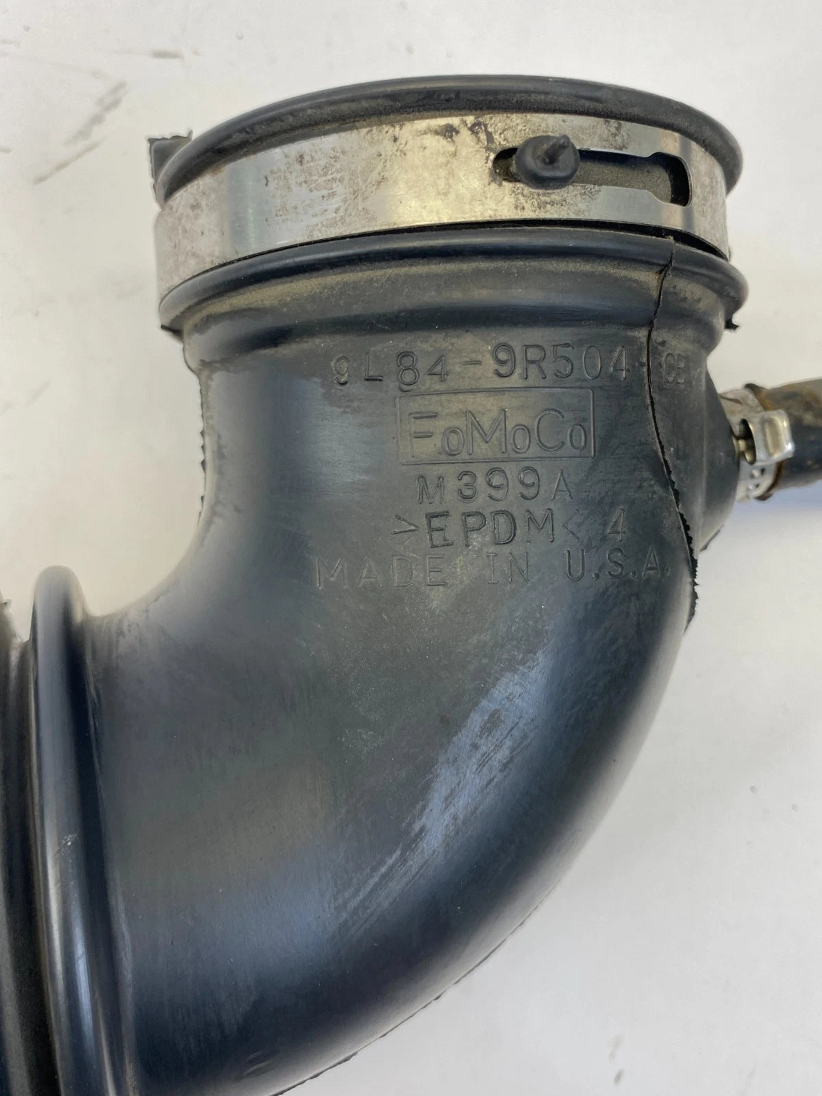 2009-2012 FORD ESCAPE 2.5L L4 AT AIR CLEANER INTAKE HOSE PIPE TUBE 9L84-9R504-CB