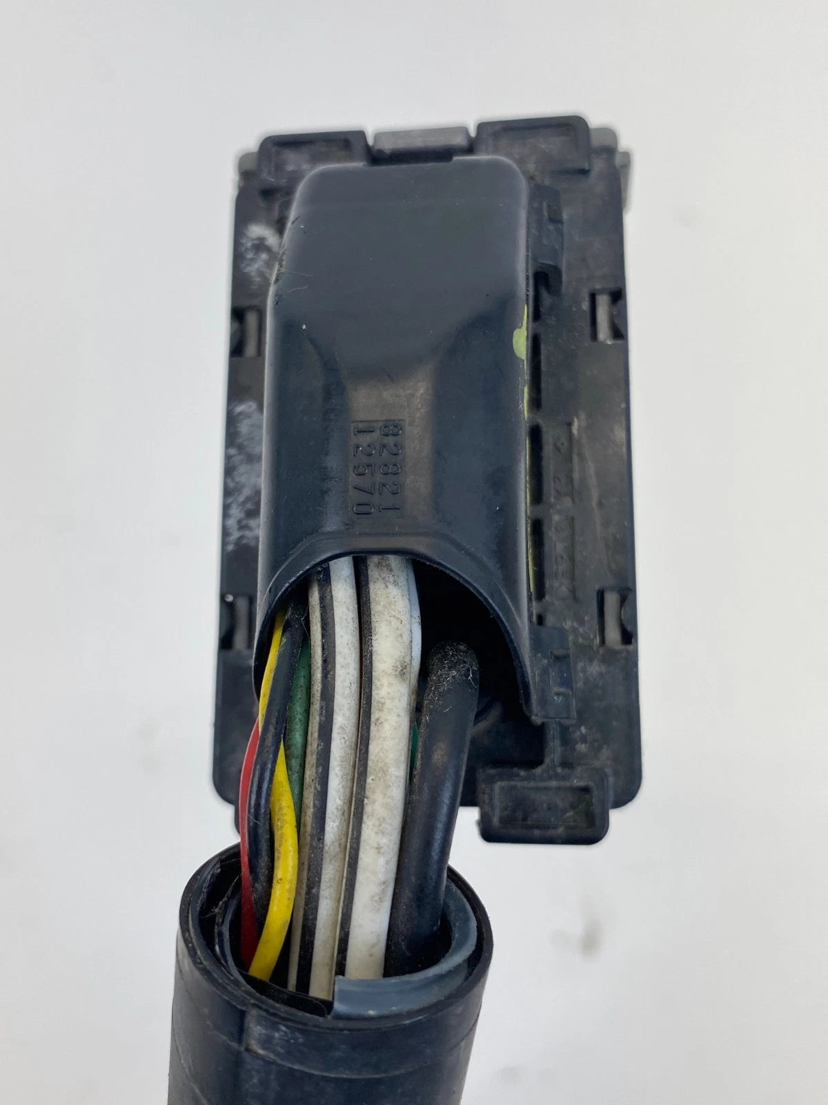 11-18 TOYOTA YARIS 1.5L HATCHBACK ABS ANTI LOCK BRAKE PUMP PLUG CONNECTOR OEM