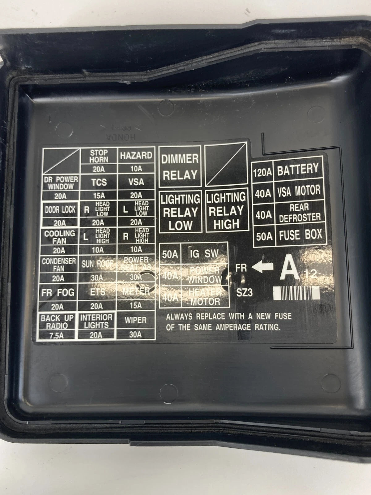 1996-2004 ACURA RL 3.5L V6 A/T ENGINE UNDER HOOD FUSE RELAY BOX COVER OEM