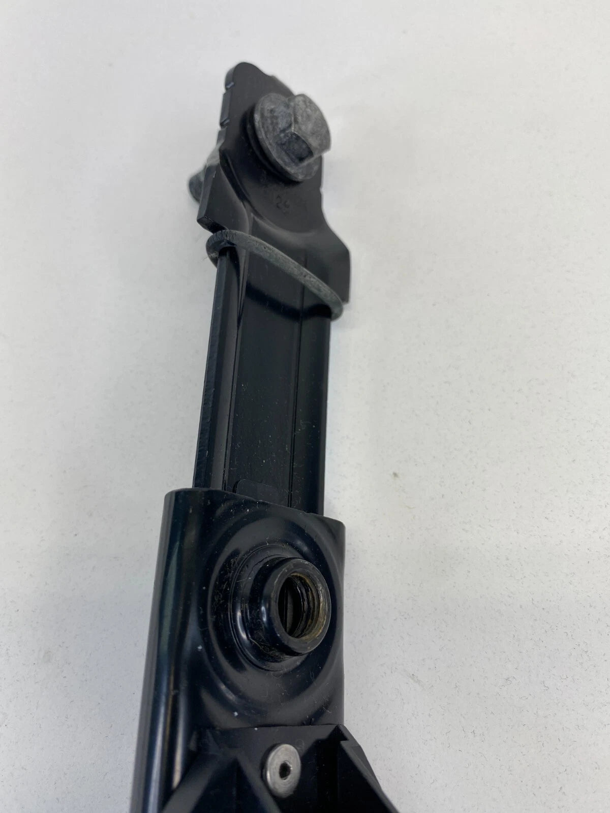 2010 KIA FORTE FRONT LEFT DRIVER SEAT BELT HEIGHT ADJUSTER 88890-1M500 OEM