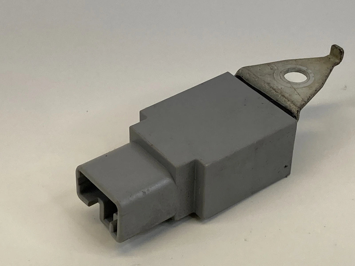 04-09 TOYOTA PRIUS REAR TRUNK LIFTGATE CONDENSER CONTROL MODULE UNIT 90980-04174