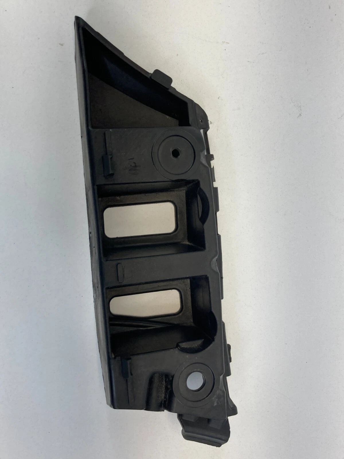 2009-2011 VW TIGUAN FRONT BUMPER RIGHT RETAINER MOUNTING BRACKET GUIDE 5N0807184