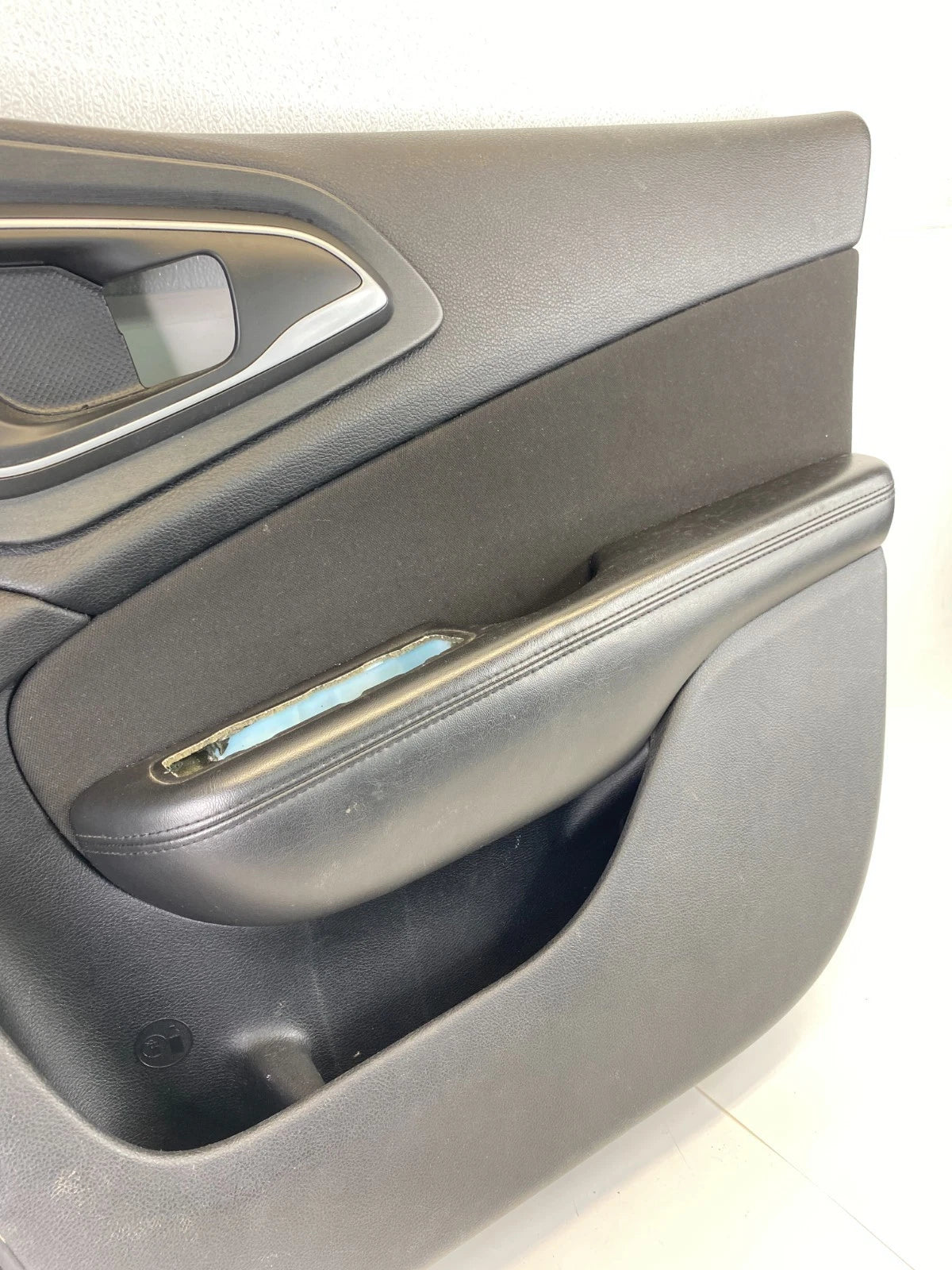 2015-2017 Chrysler 200 Front Right Side Interior Door Panel Assy 5MC30DX9AB OEM