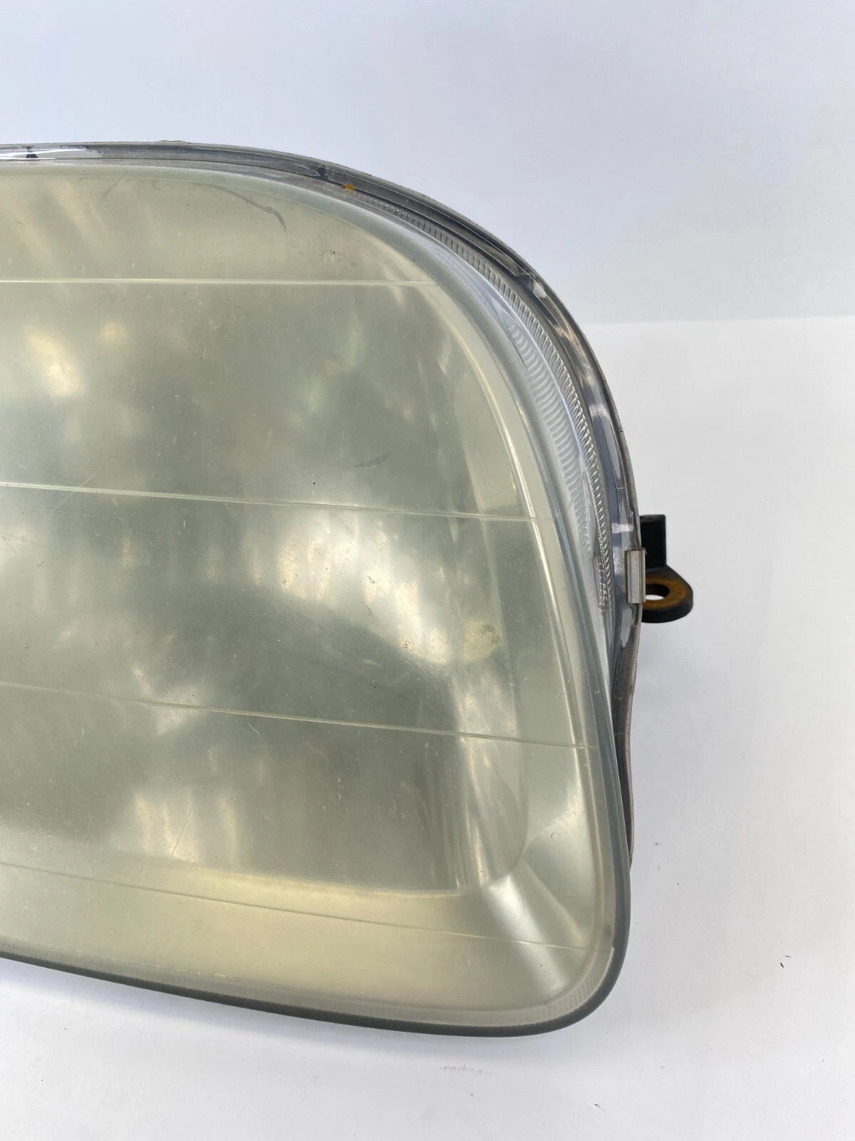 2001-2004 TOYOTA SEQUOIA FRONT RIGHT PASSENGER HEADLIGHT HEADLAMP LAMP OEM