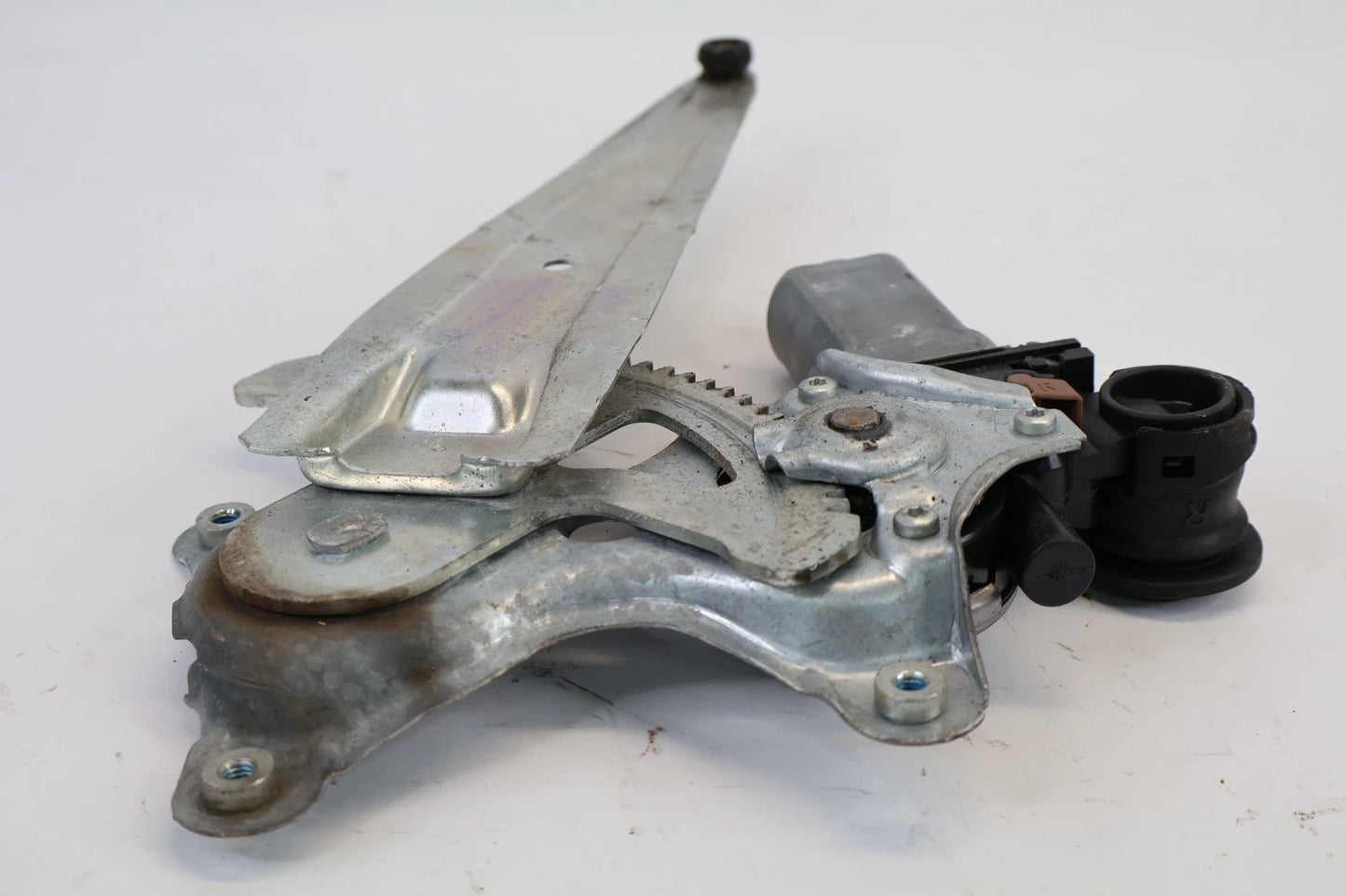 2003-2008 TOYOTA COROLLA REAR LEFT DOOR WINDOW MOTOR W/ REGULATOR 85710-AA050
