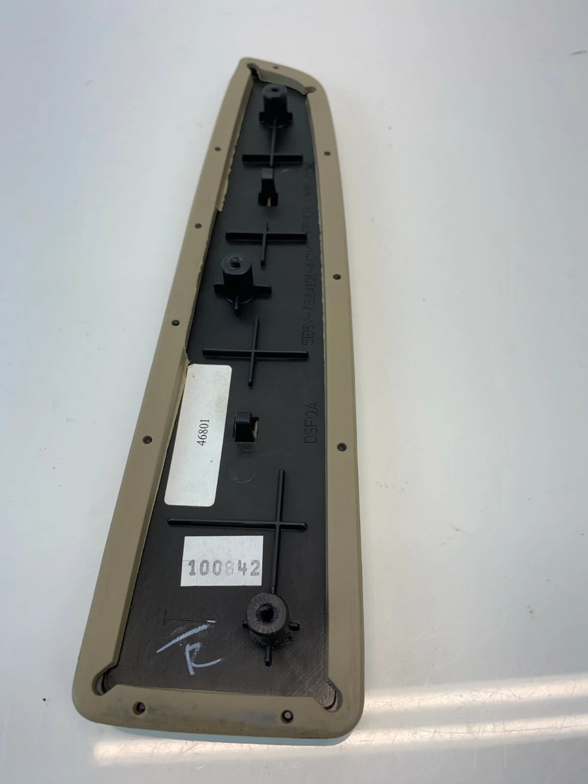 05-07 MERCURY MARINER FRONT LEFT DOOR ARMREST PAD BEZEL TRIM PANEL 5E6X-7824101