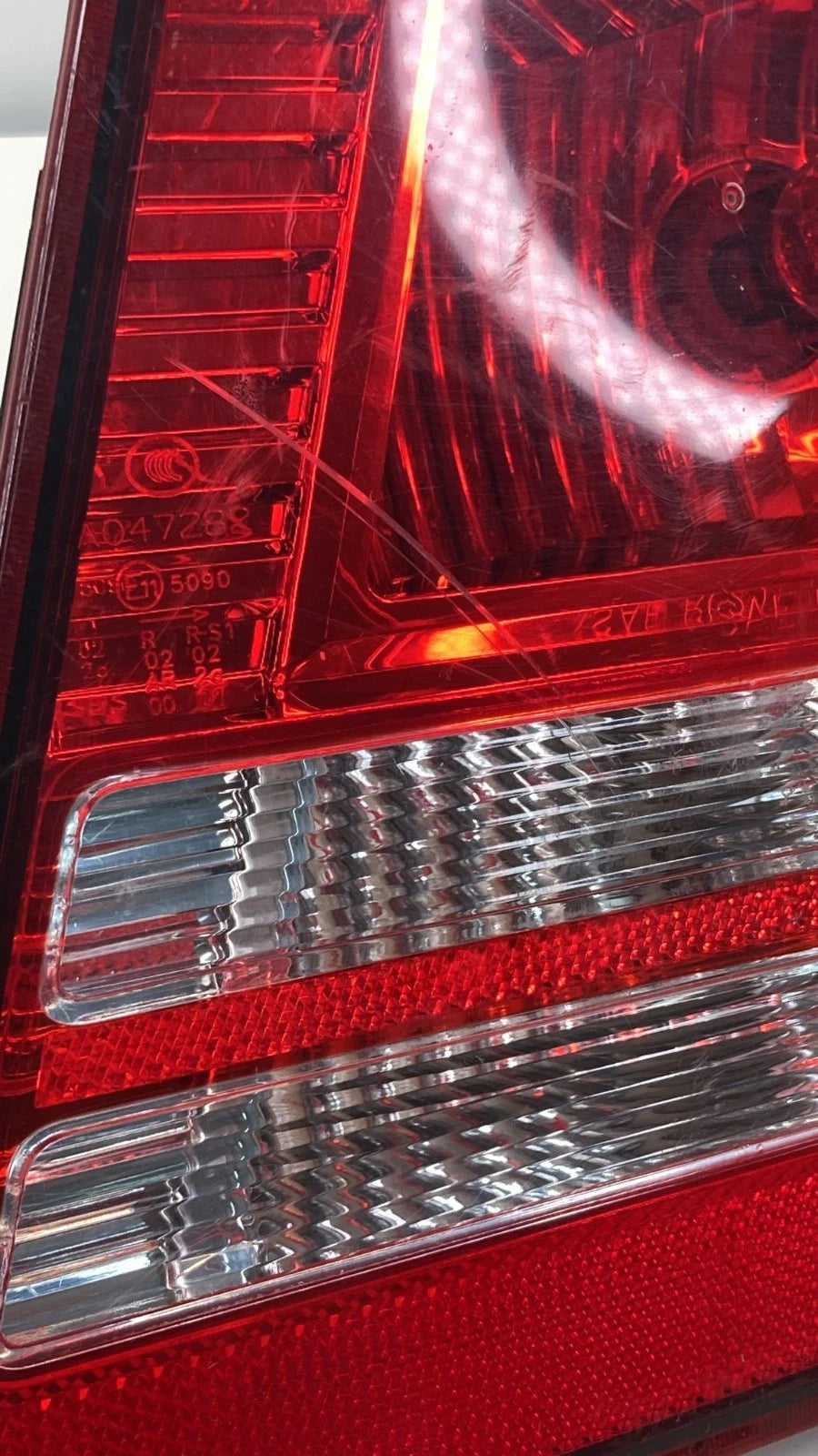 2009-2020 DODGE JOURNEY RIGHT PASSENGER LIFTGATE MOUNTED TAIL LIGHT 0480636 OEM