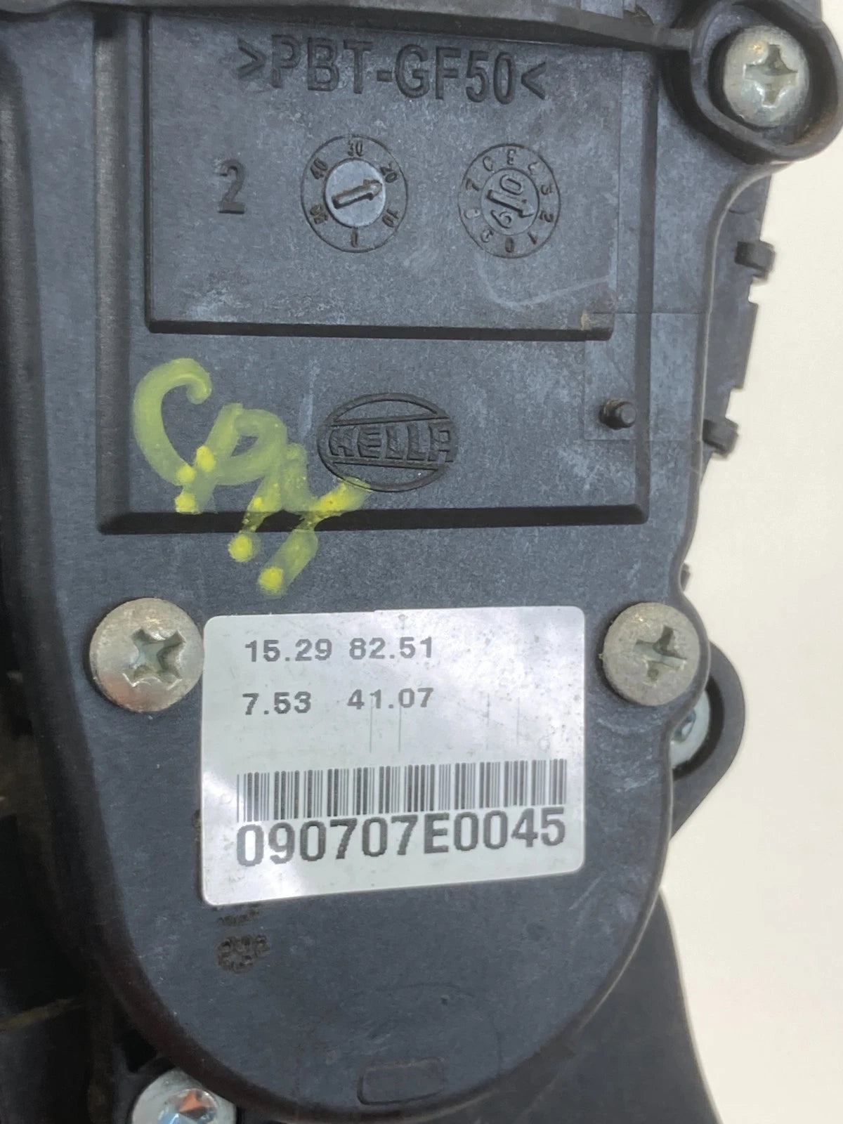 2010-2012 KIA SEDONA 3.5L V6 ACCELERATOR GAS PEDAL TRAVEL SENSOR 32700-4DXXX OEM