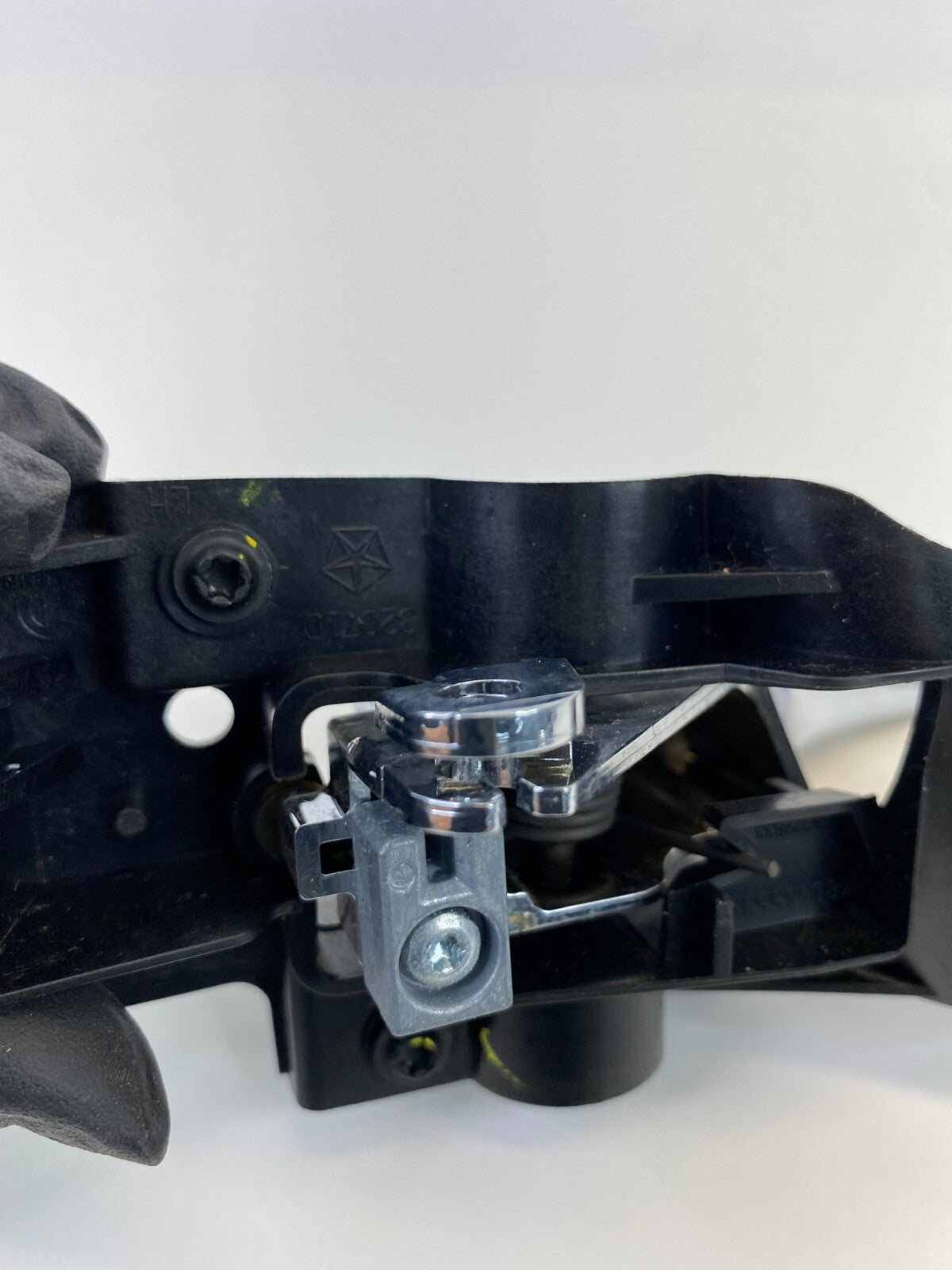 2011-2016 Chrysler Town & Country Front Left Interior Door Handle 68066553AA