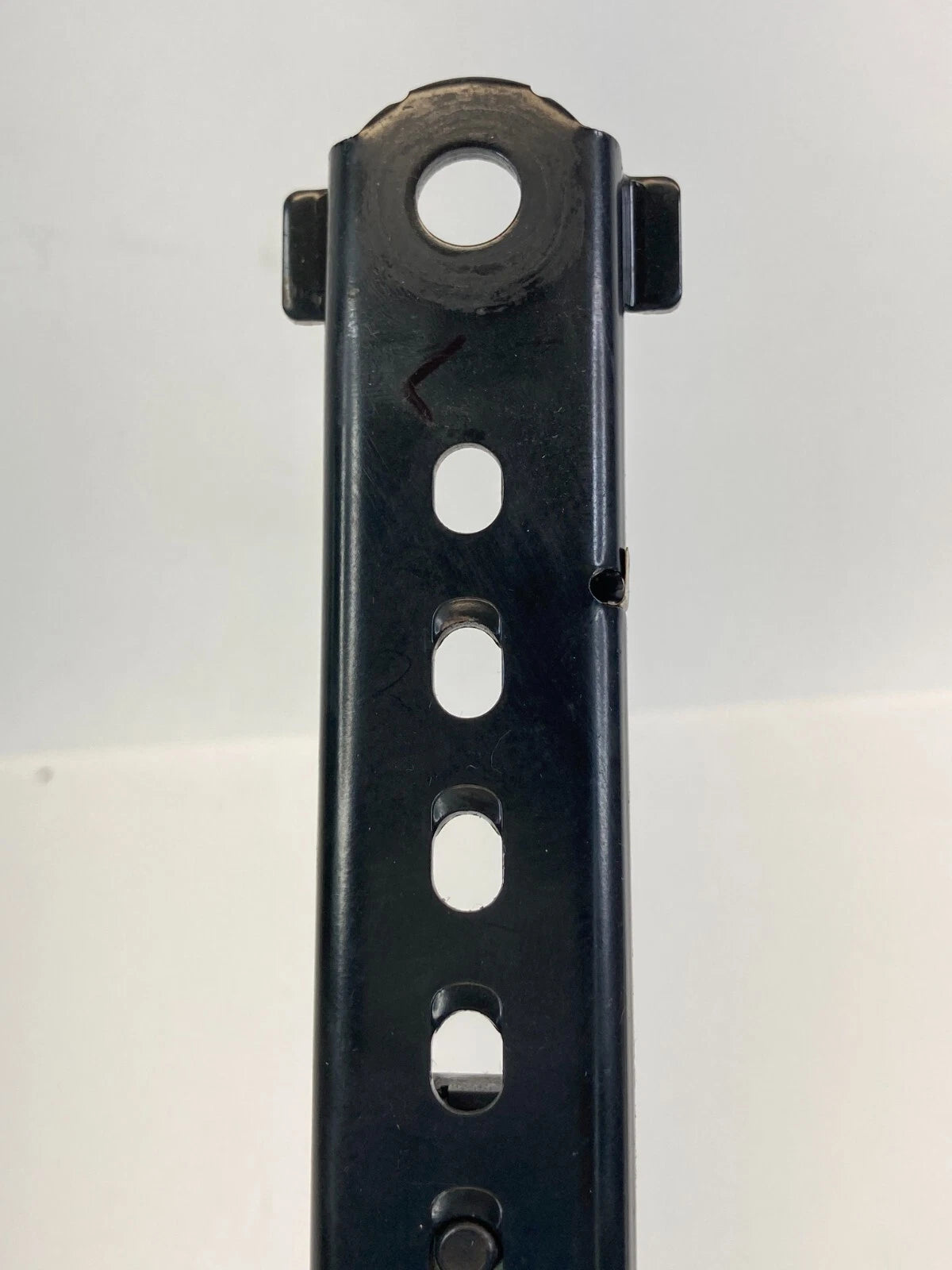 2005-2010 PONTIAC G6 FRONT LEFT DRIVER SIDE SEAT BELT HEIGHT ADJUSTER 22704418
