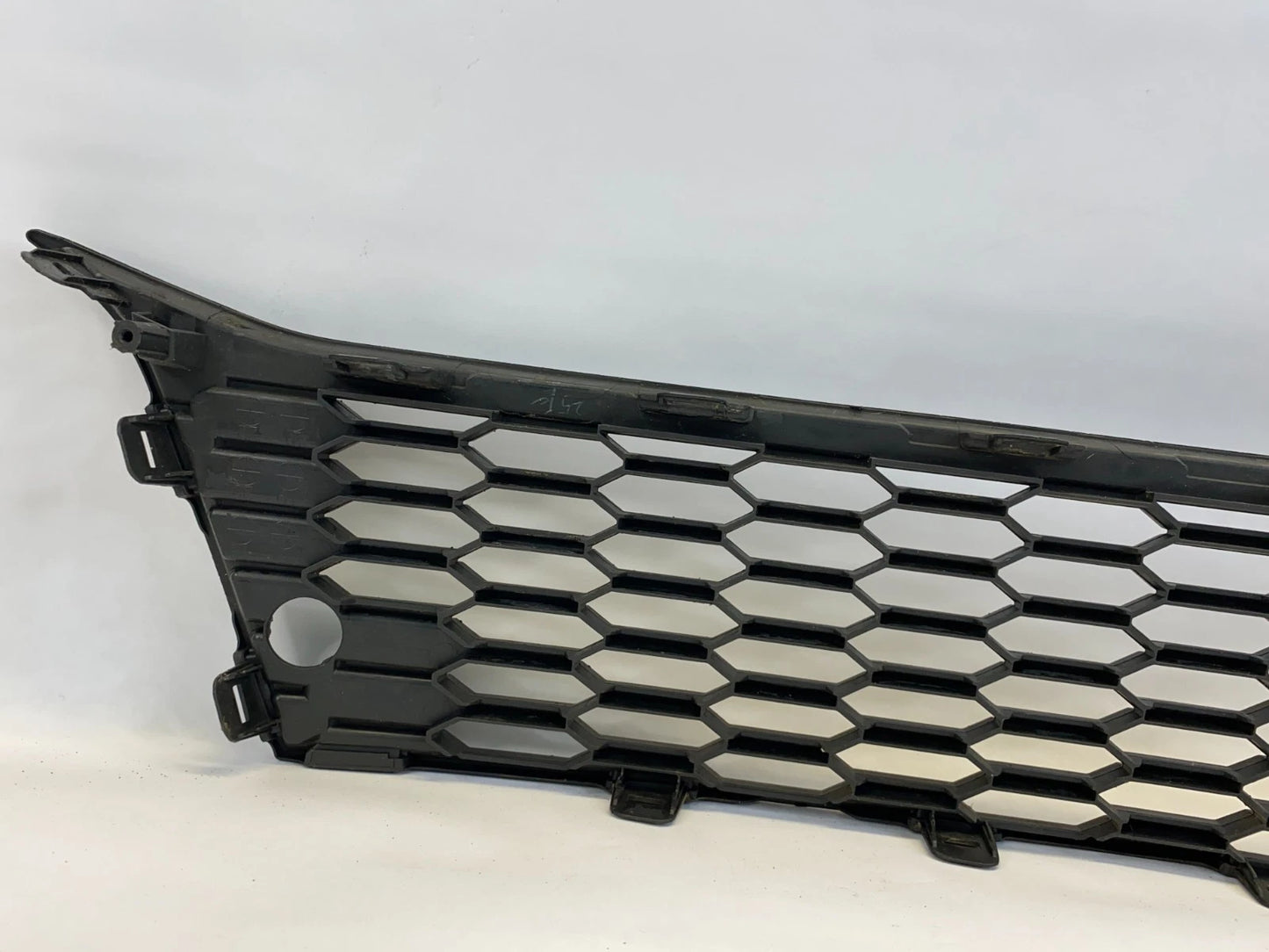2018 2019 MITSUBISHI OUTLANDER SPORT FRONT BUMPER LOWER GRILLE INSERT 6402A505