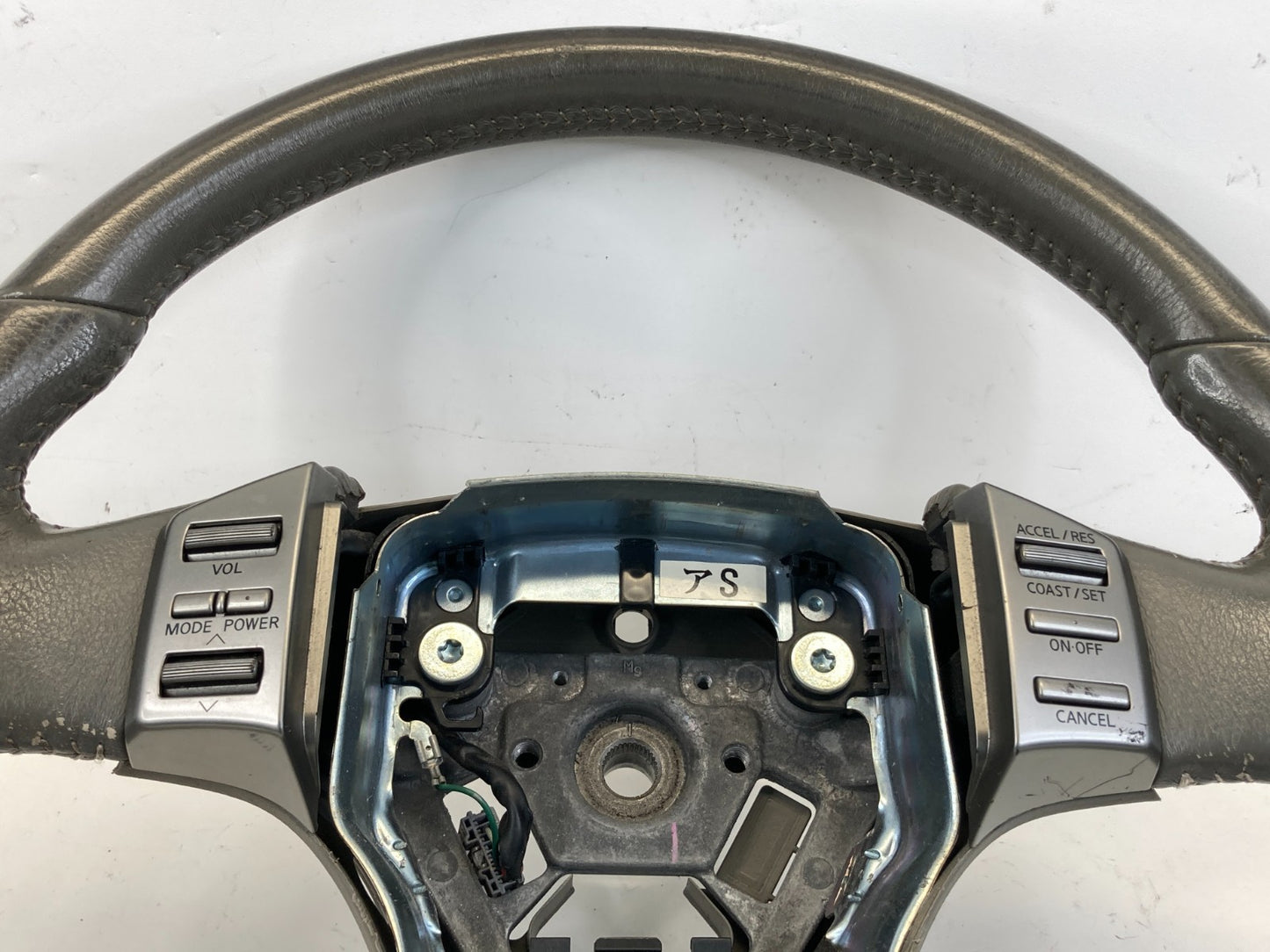 2003 2004 Infiniti G35 Sedan Steering Wheel w/ Cruise & Audio Control Switch