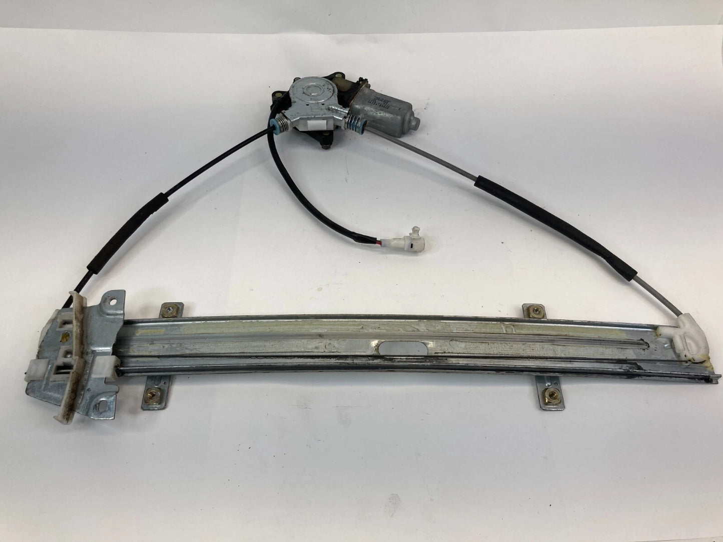 2001-2006 SUZUKI GRAND VITARA FRONT LEFT WINDOW REGULATOR W/ MOTOR 83460-65D00