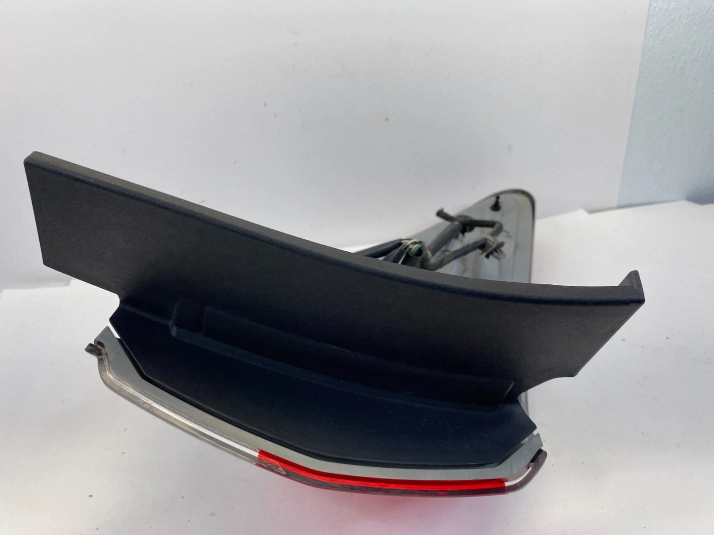 2013-2016 NISSAN PATHFINDER REAR OUTER RIGHT PASSENGER TAILLIGHT TAIL LIGHT OEM
